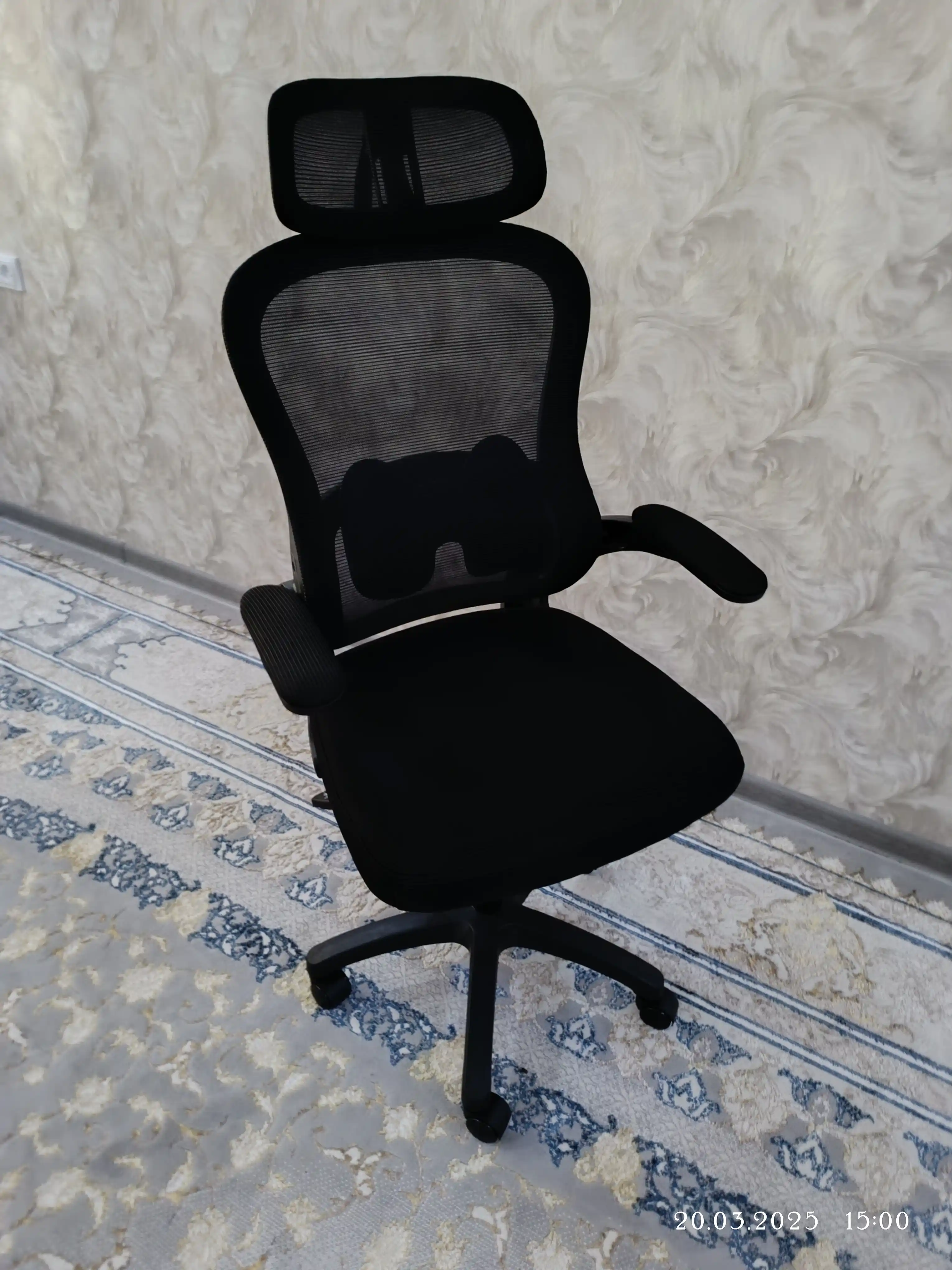 Orqa suyanchig‘i va bosh suyanchig‘i to‘rdan iborat CLERO ofis kreslosi, 120 kg gacha yuk ko‘taradi