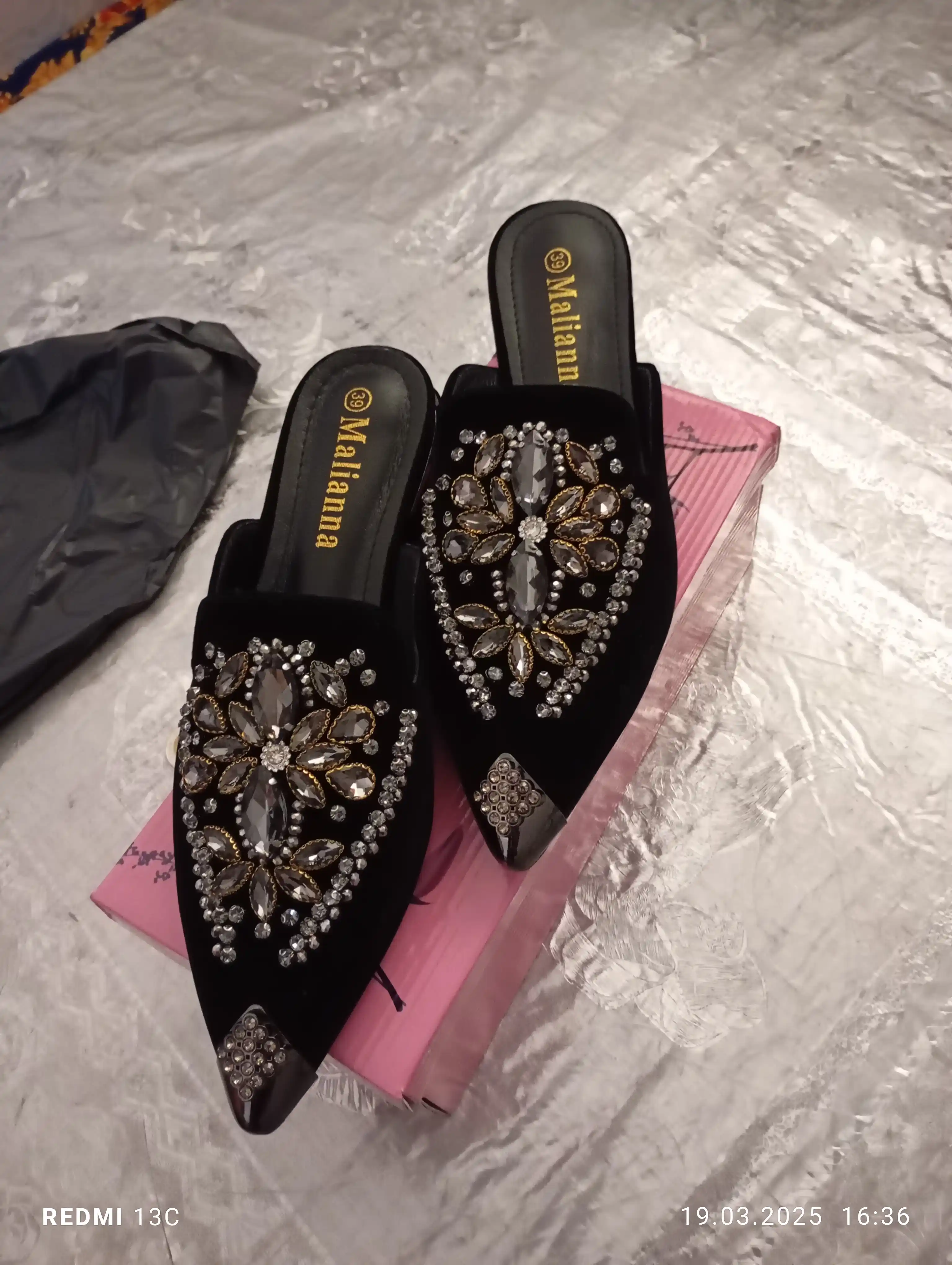 MALIANNA 871-248 flanel ustki qismli ayollar myulisi, 3 sm poshna, 3 rang, 36–40