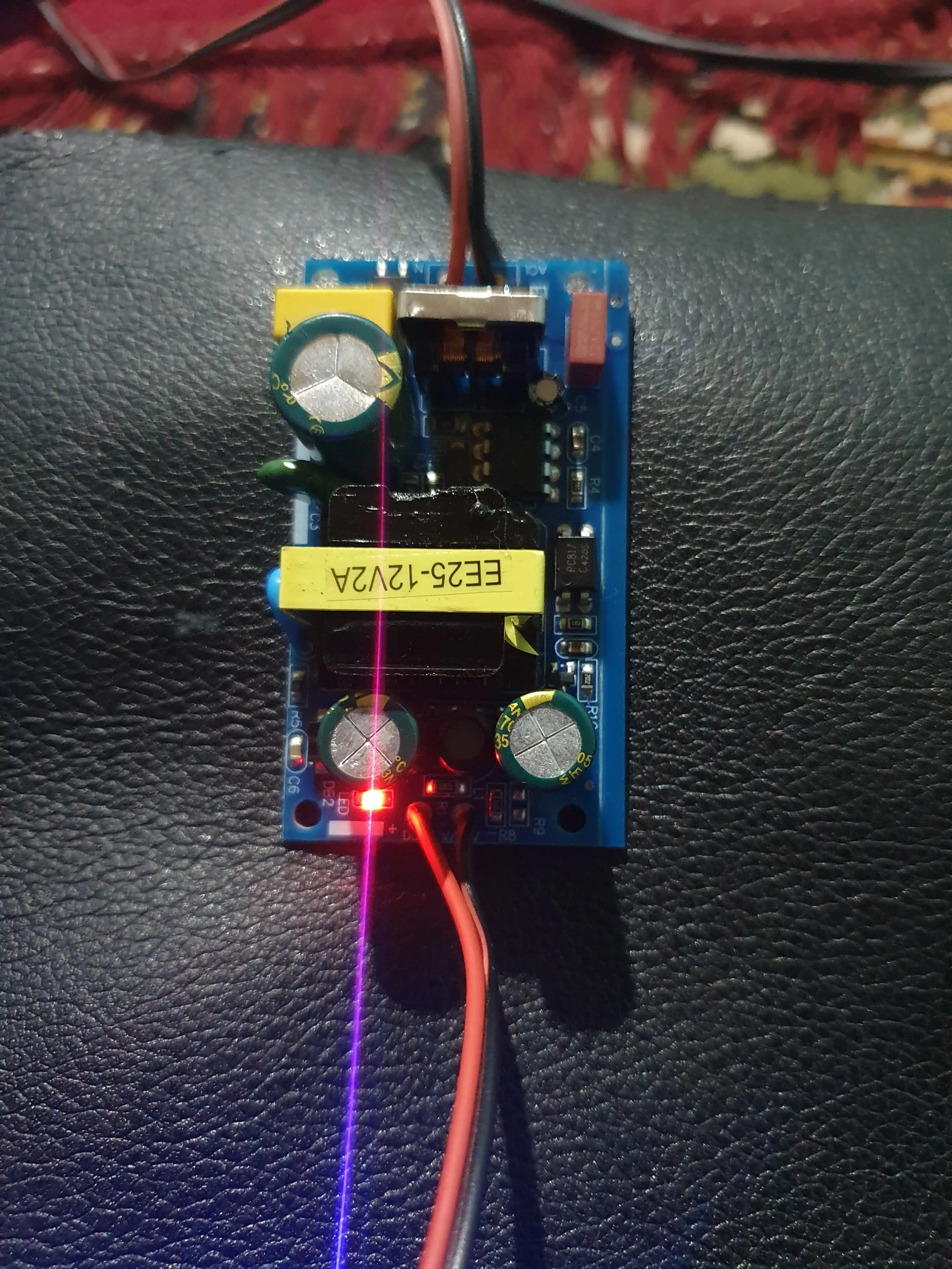 Impuls taminot bloki AC-DC 12V/2A 24 W