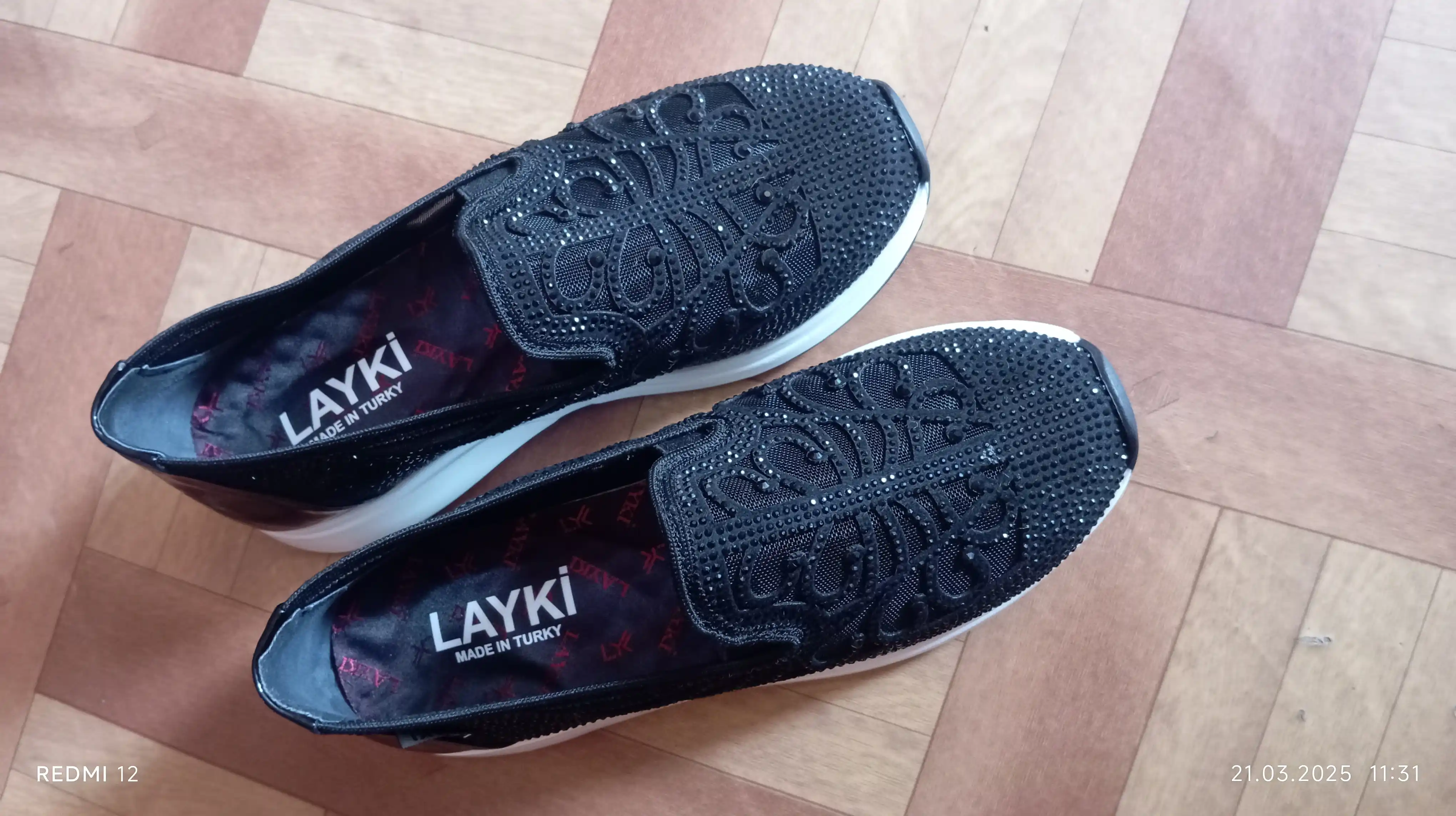 Летние сетчатые кроссовки Layki