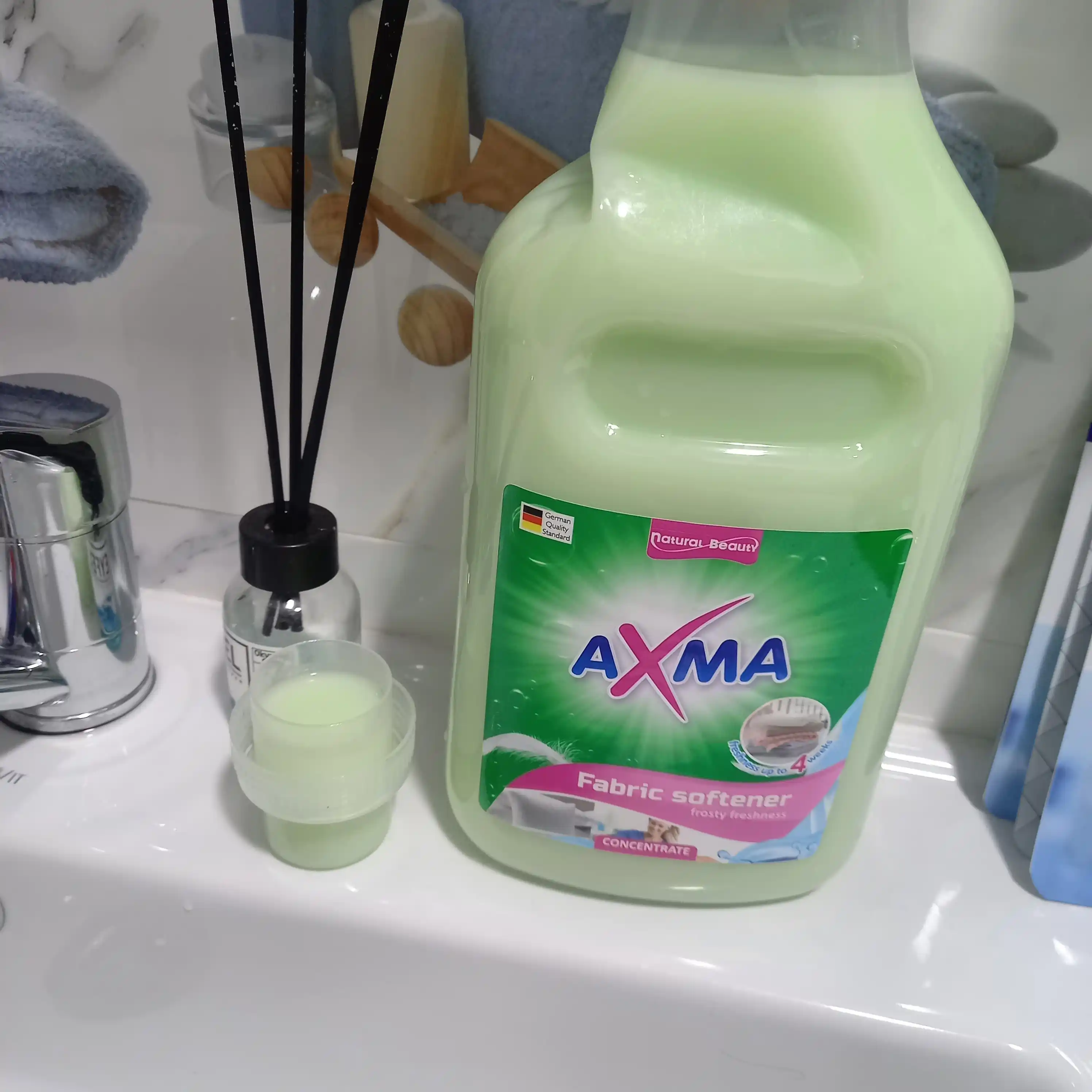 Кондиционер для белья AXMA  Морозная свежесть 1,5 л