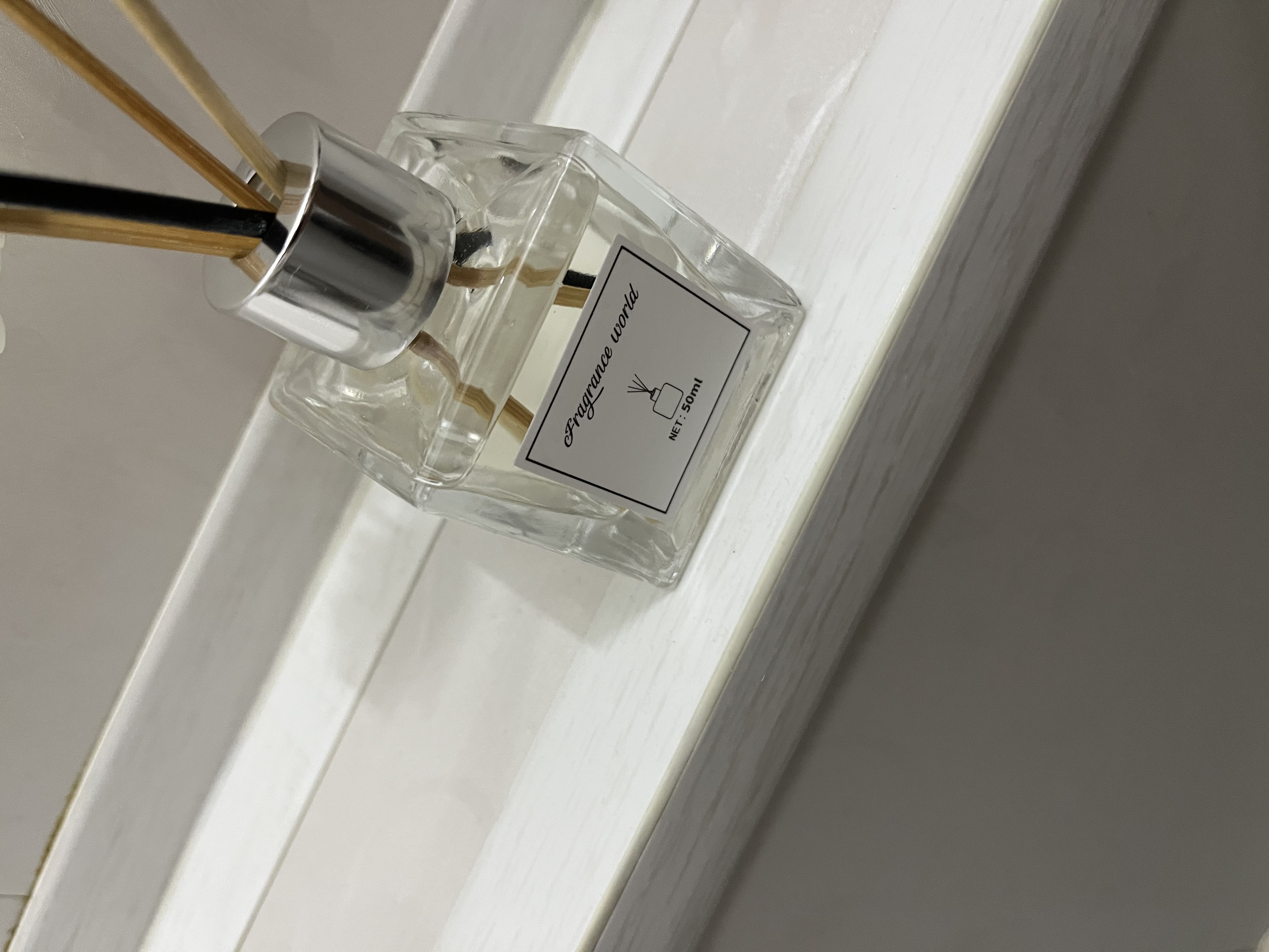 Xushbo'y ifor aromadiffuzor uy va ofis uchun, tayoqchalar bilan havo musaffolagich