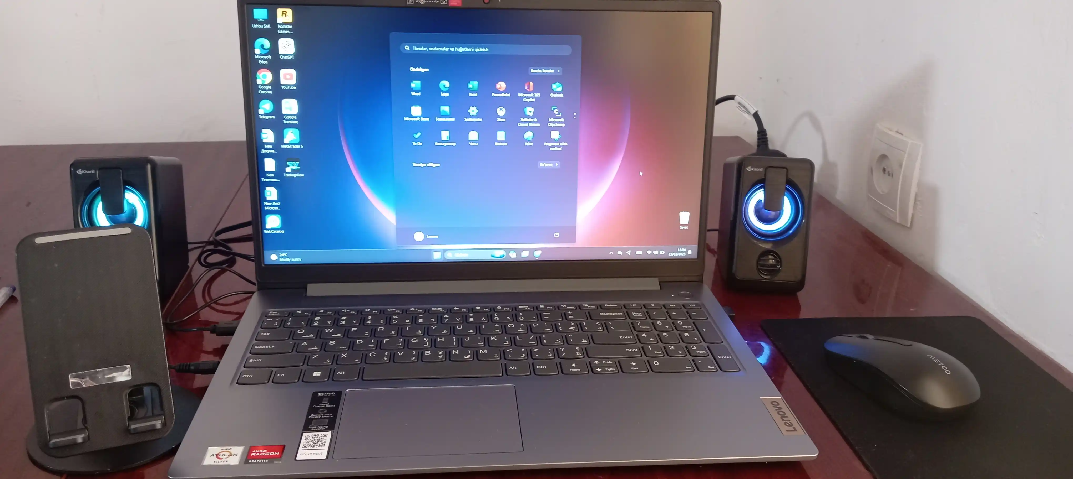 Ноутбук LENOVO IDEAPAD SLIM 3 AMD ATHLON SILVER A10 8GB DDR5 512GB SSD 15,6 FHD W11 GREY