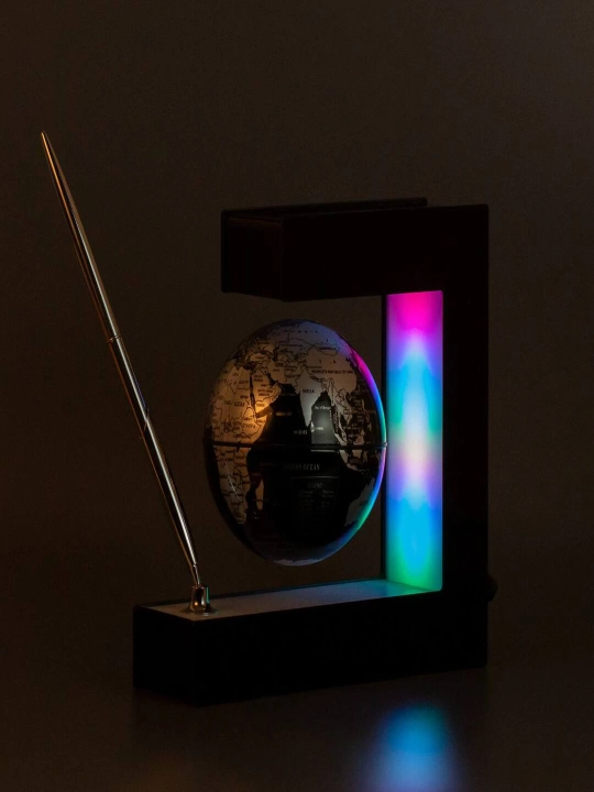 Globus magnitda va havoda aylanadi RGB ranglari bilan