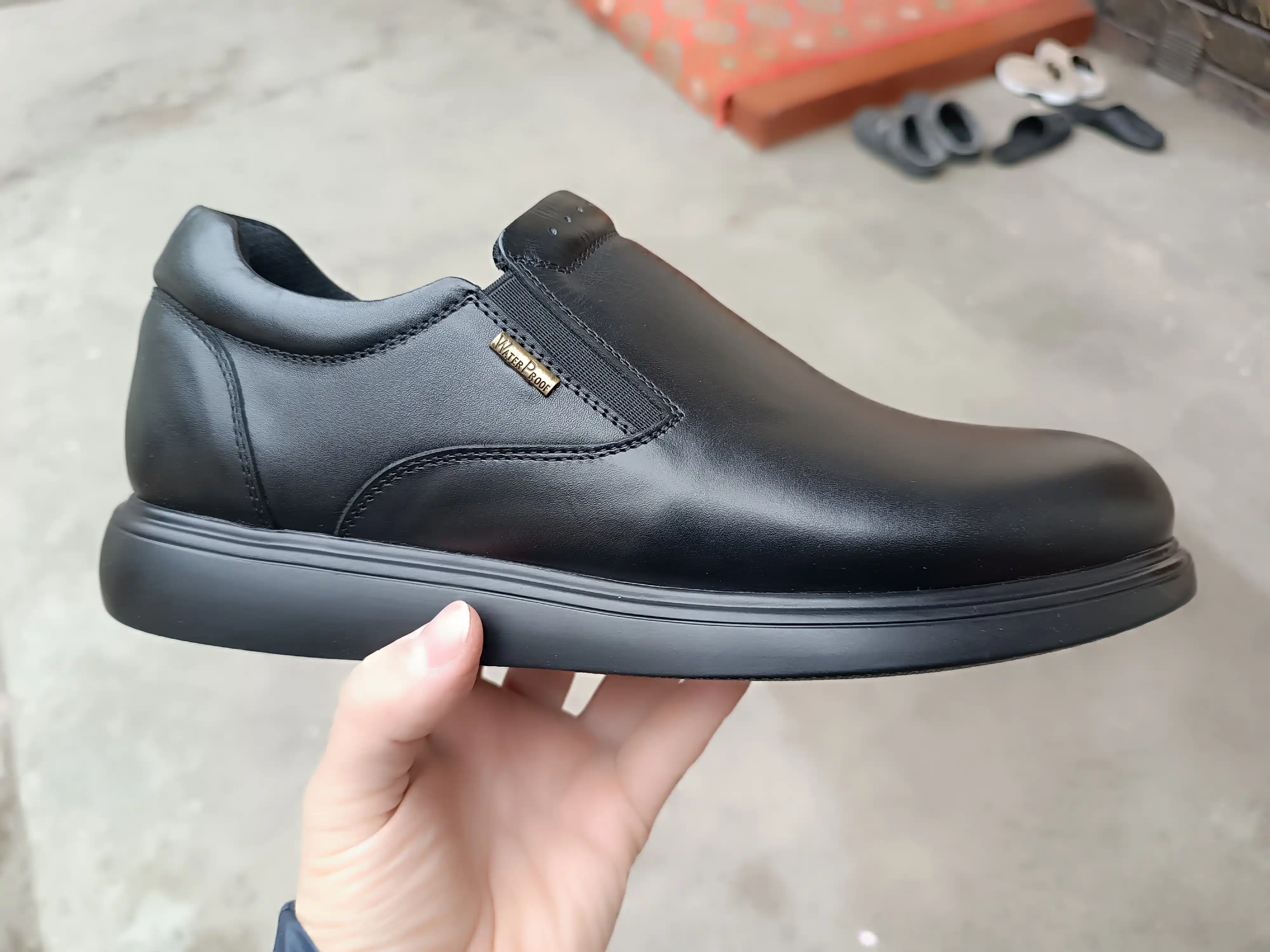 Erkaklar tuflisi, tabiiy charm Timurlan