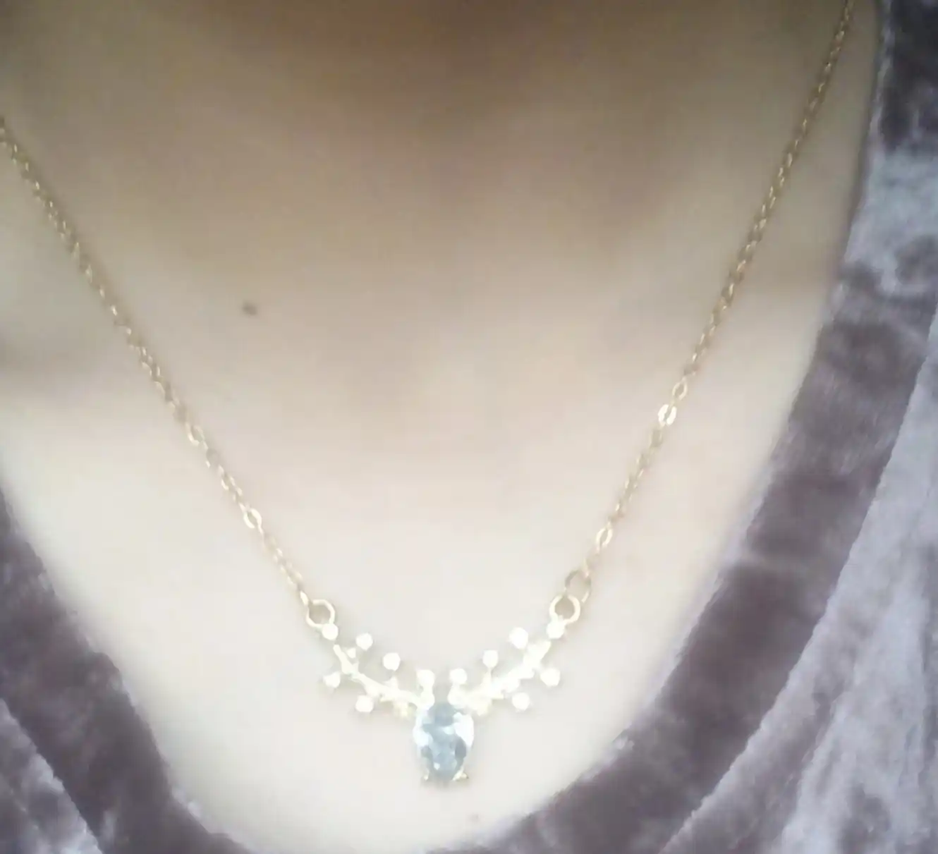 Ayollar marjoni, tilla rang, billur oq ko'k tosh, vintage taqinchoq zanjir