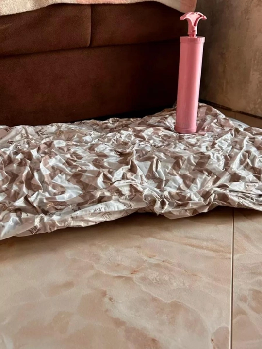 Kiyim-kechak va buyumlarni saqlash uchun vakuumli paketlar