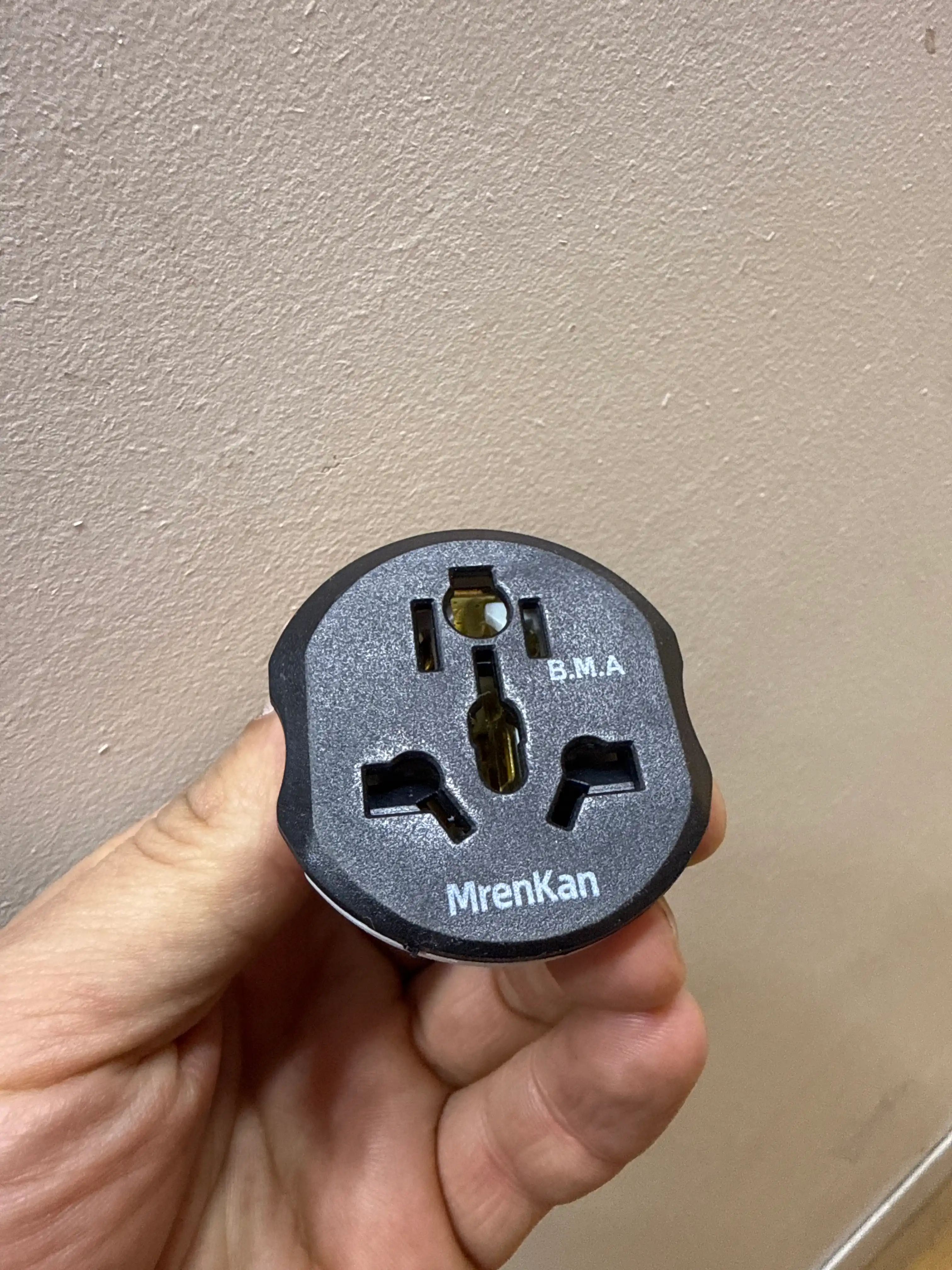 Universal adapter evro va uzb rozetka uchun perexodnik Merkan KT168, terminator, 16 A