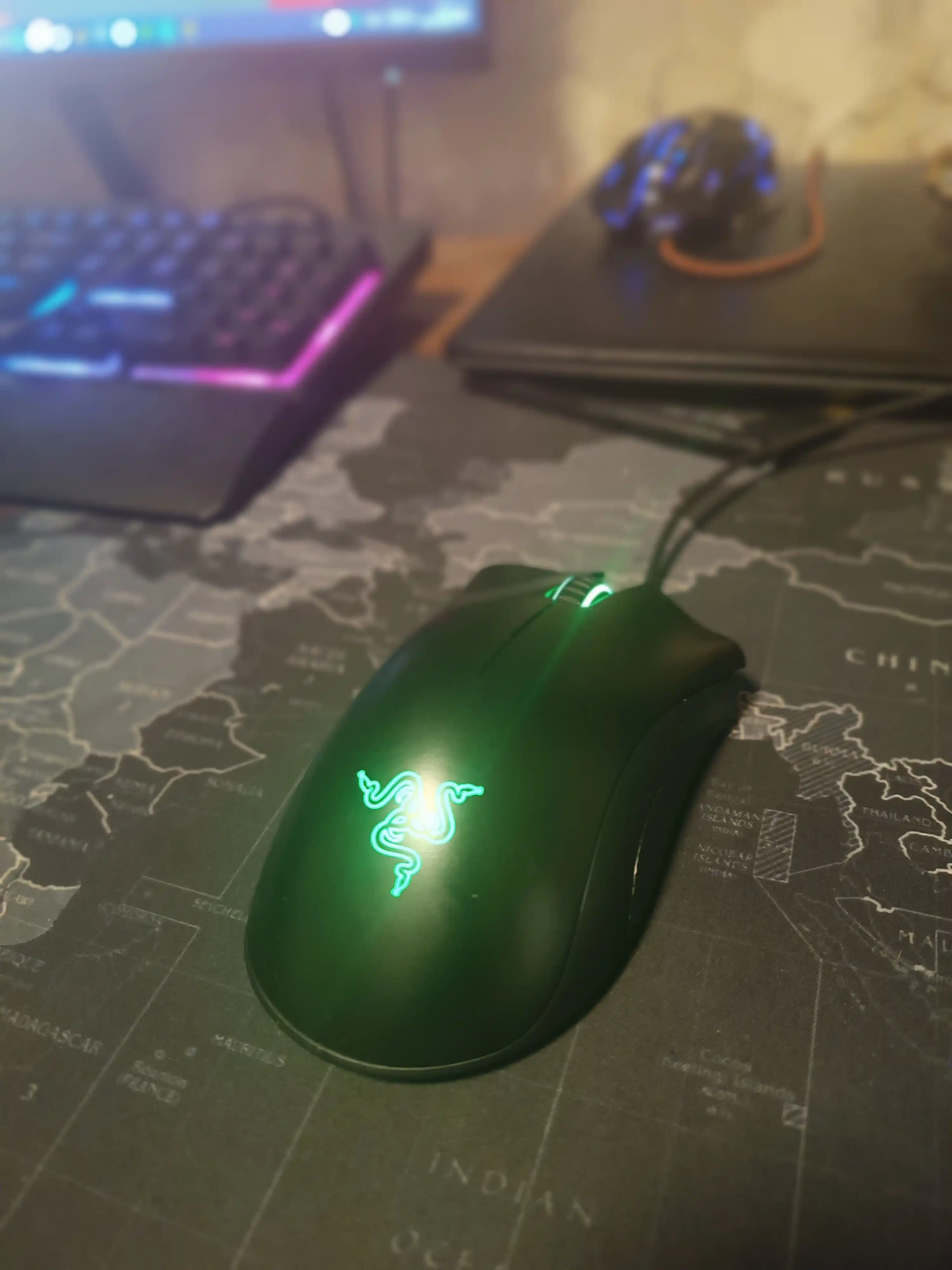 Razer DeathAdder Essential simli oyin sichqonchasi, 5 ta tugma, 6400 DPI, Synapse 3.0 soft