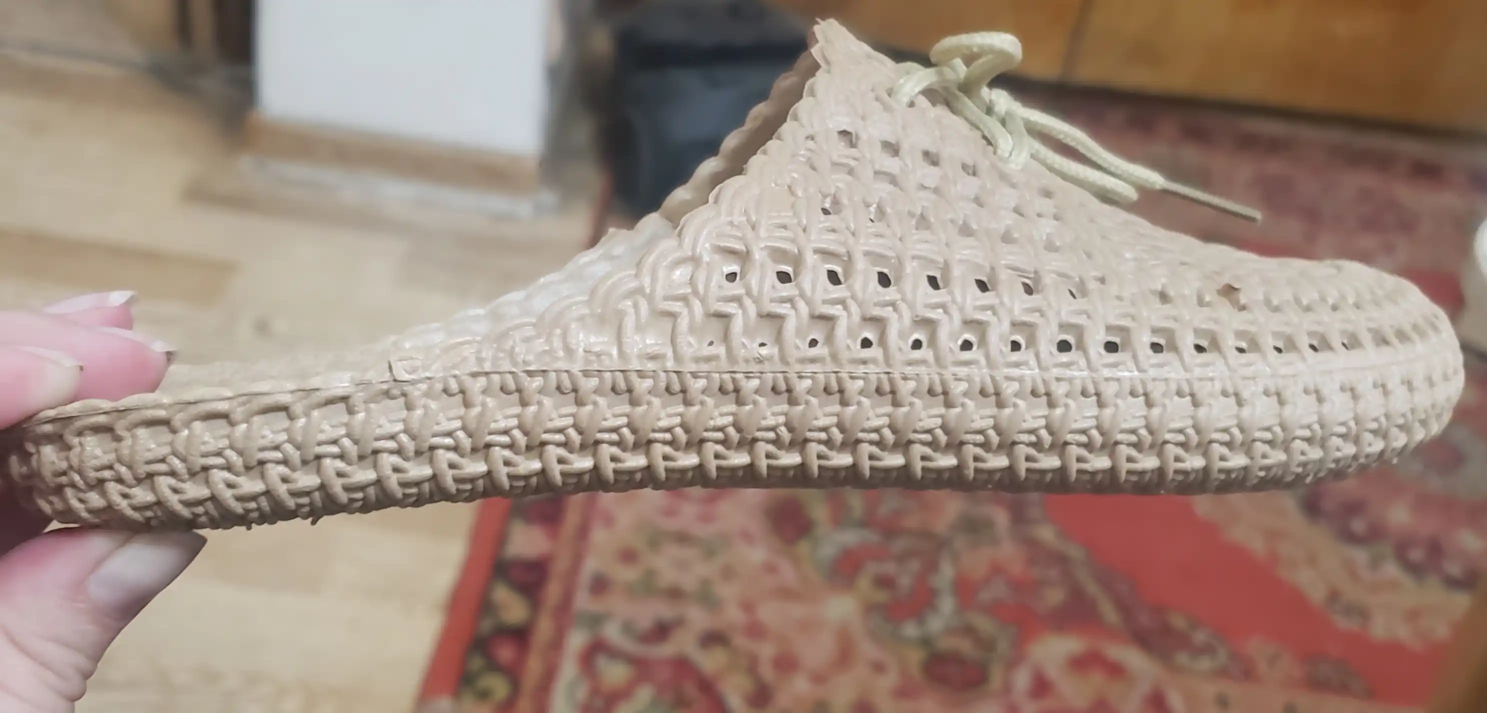 Ayollar va qizlar uchun uy va ko`chada kiyish uchun shippaklar, egiluvchan rezina
