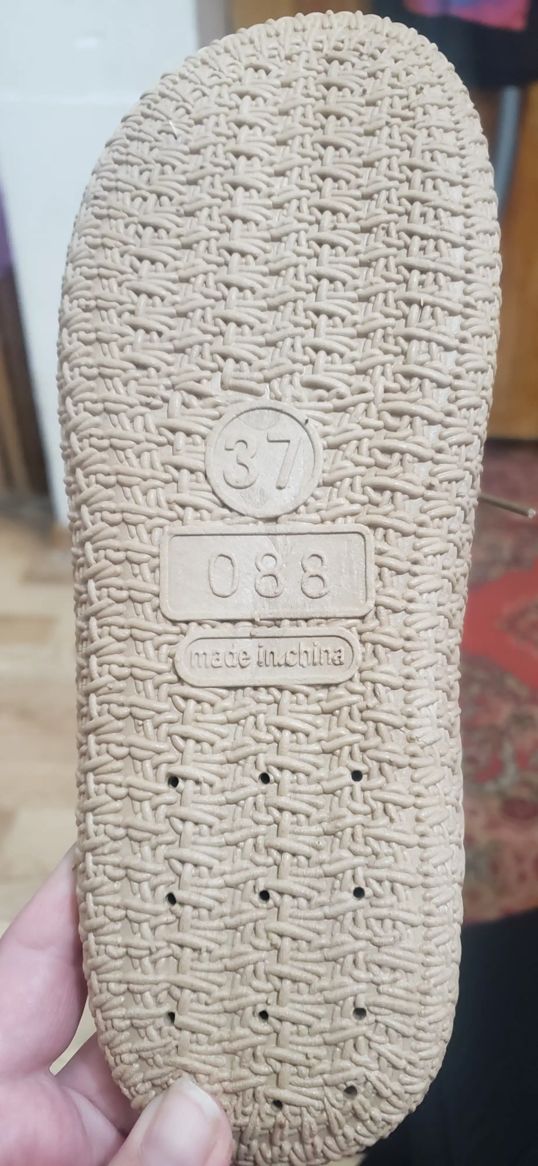 Ayollar va qizlar uchun uy va ko`chada kiyish uchun shippaklar, egiluvchan rezina