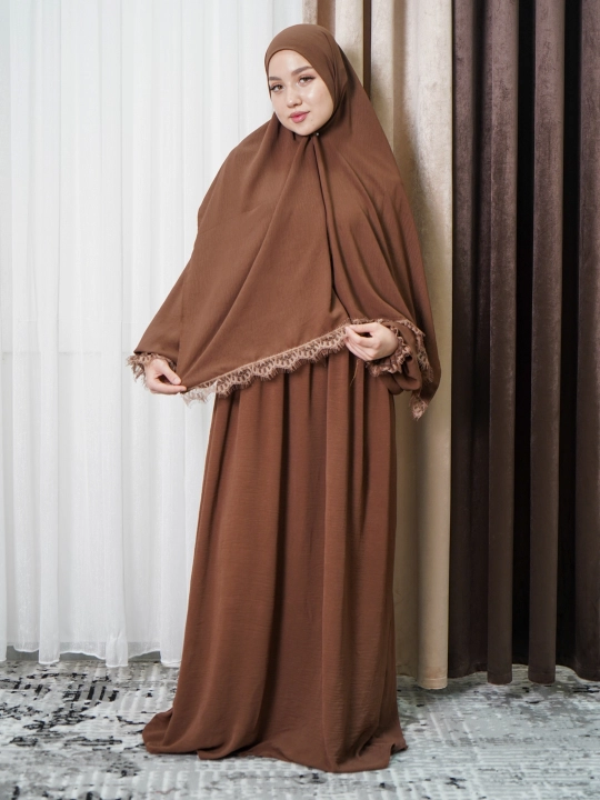 Abaya ko‘ylagi, himar, joynamoz, tasbeh, karobka va lentali sovg‘a to‘plami