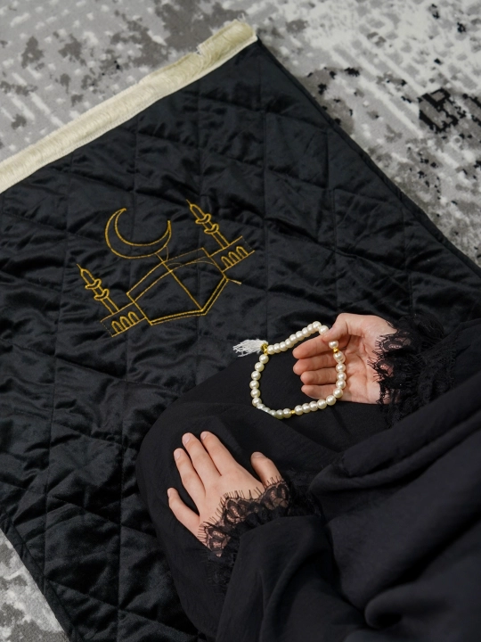Abaya ko‘ylagi, himar, joynamoz, tasbeh, karobka va lentali sovg‘a to‘plami