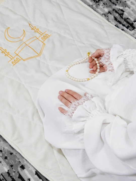 Abaya ko‘ylagi, himar, joynamoz, tasbeh, karobka va lentali sovg‘a to‘plami
