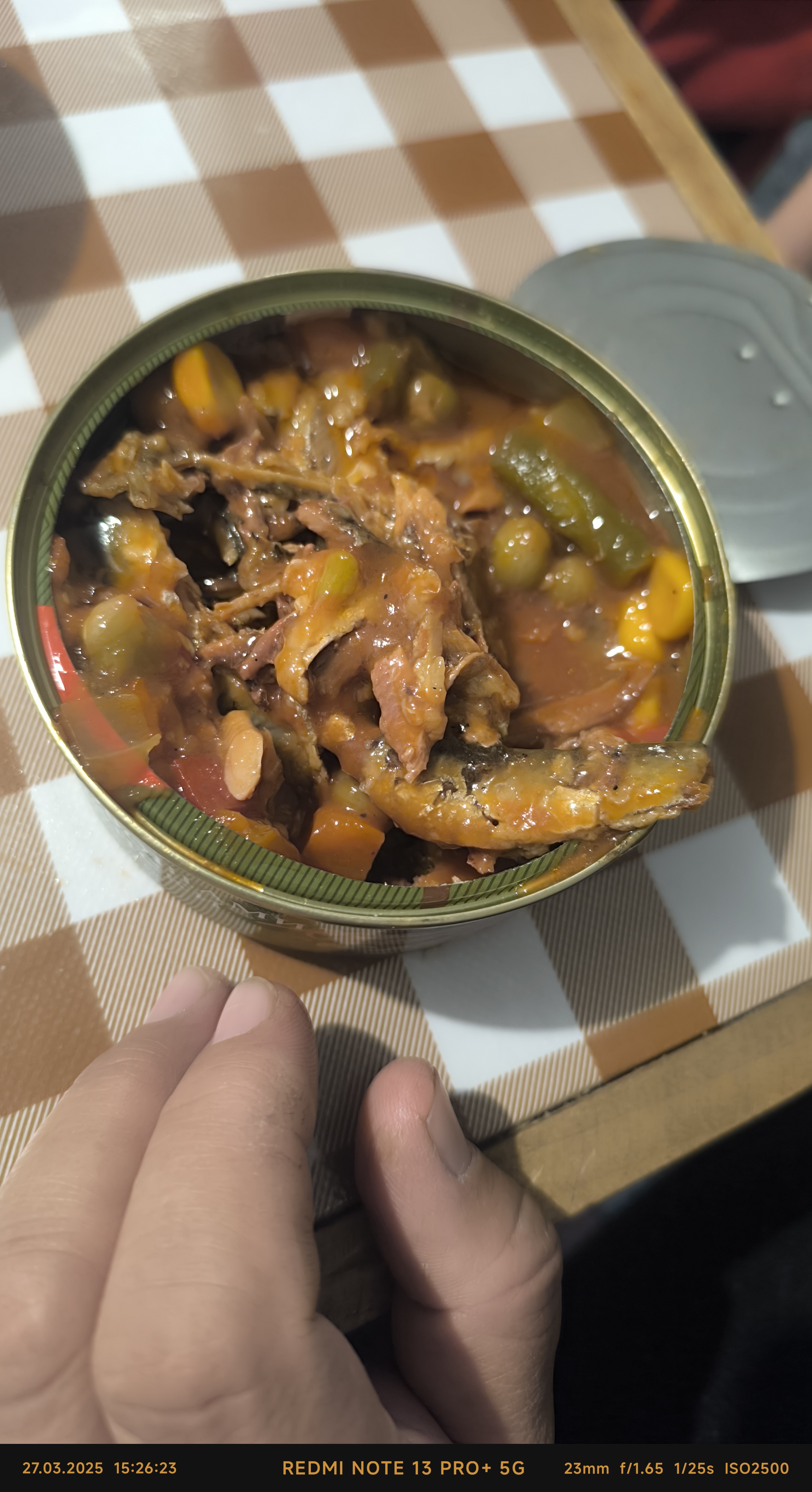 Sabzavotlar bilan qovurilgan baltik kilka va Gavayi pomidor sousi, 240 g