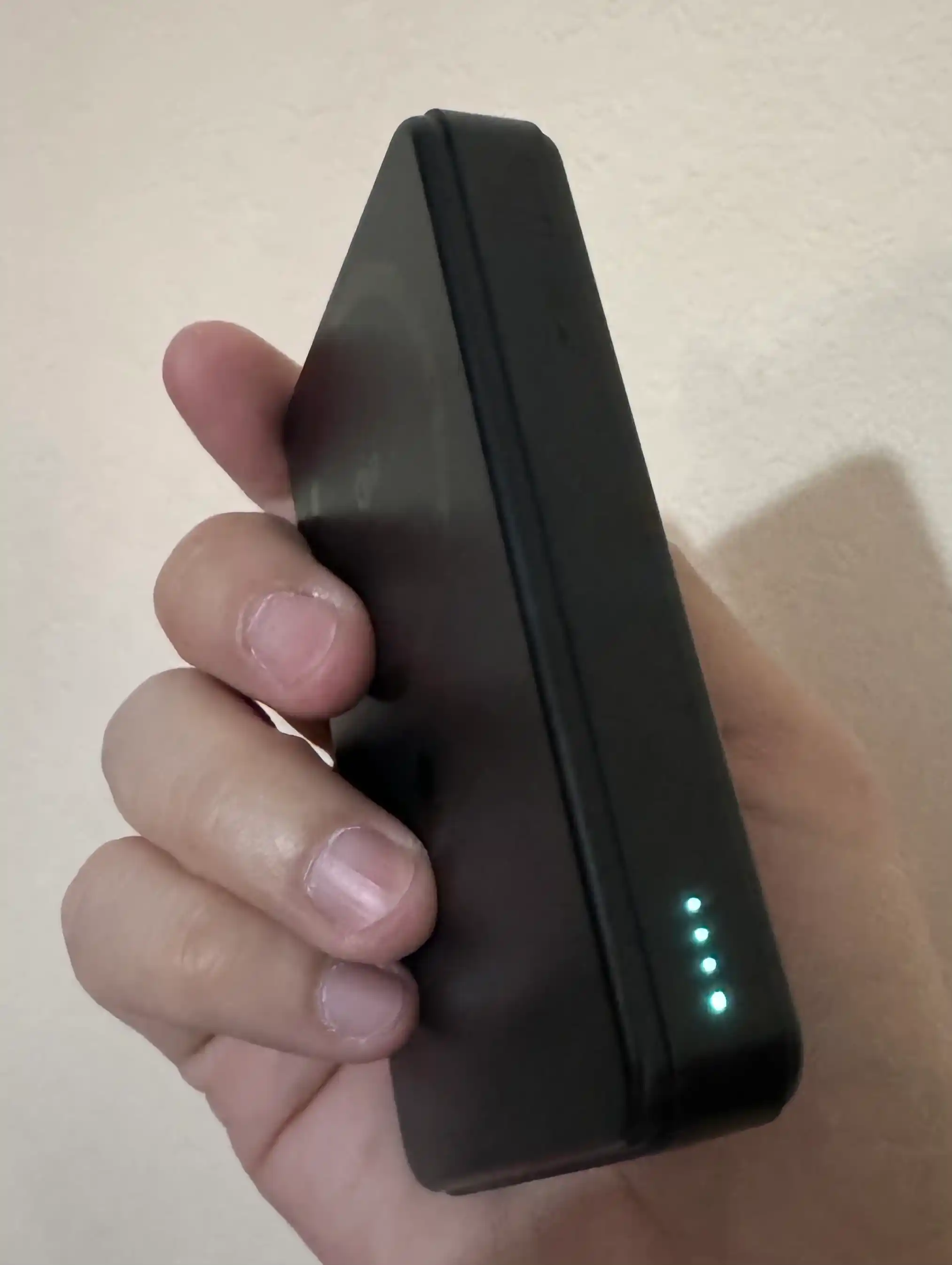 Baseus MagSafe tashqi akkumulyatori, 10000 mA/soat simsiz zaryadlash imkoniyati