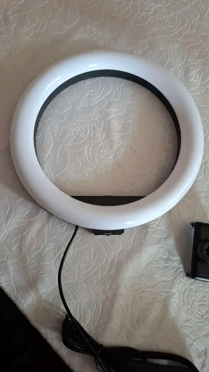 Smartfon orqali boshqariladigan aqlli RGB lampochka