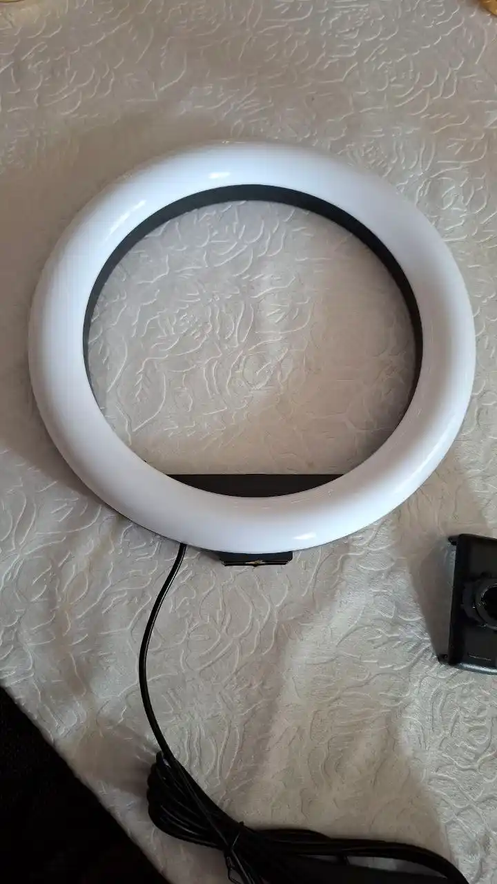 Smartfon orqali boshqariladigan aqlli RGB lampochka