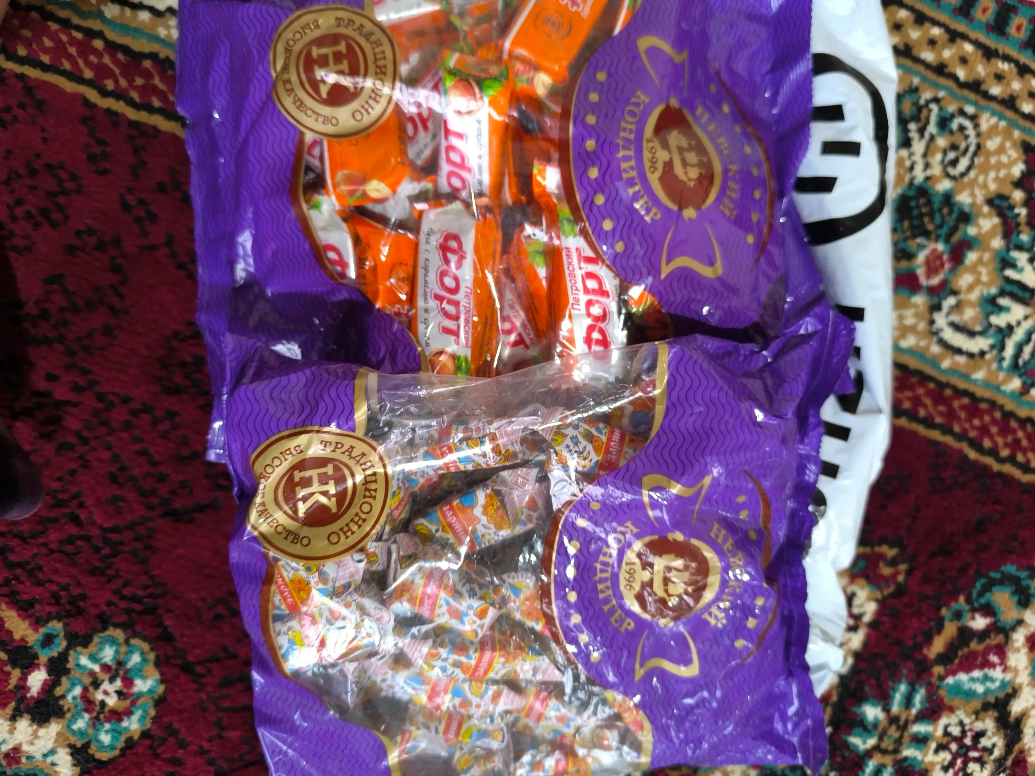 Nevskiy - Karamel va yong'oqli 'Petrovskii` fort nugali konfetlar, 1 kg