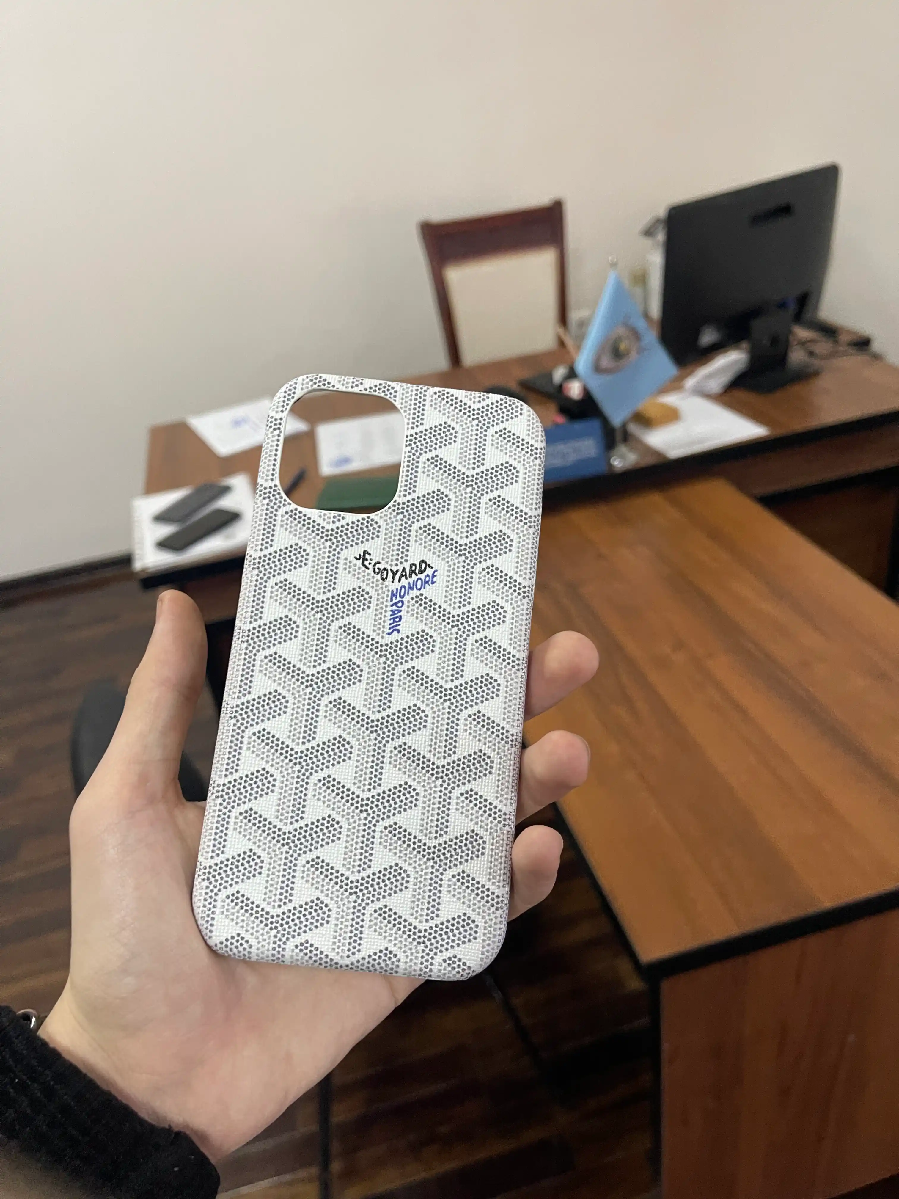 Чехол для iPhone с текстурой Goyard