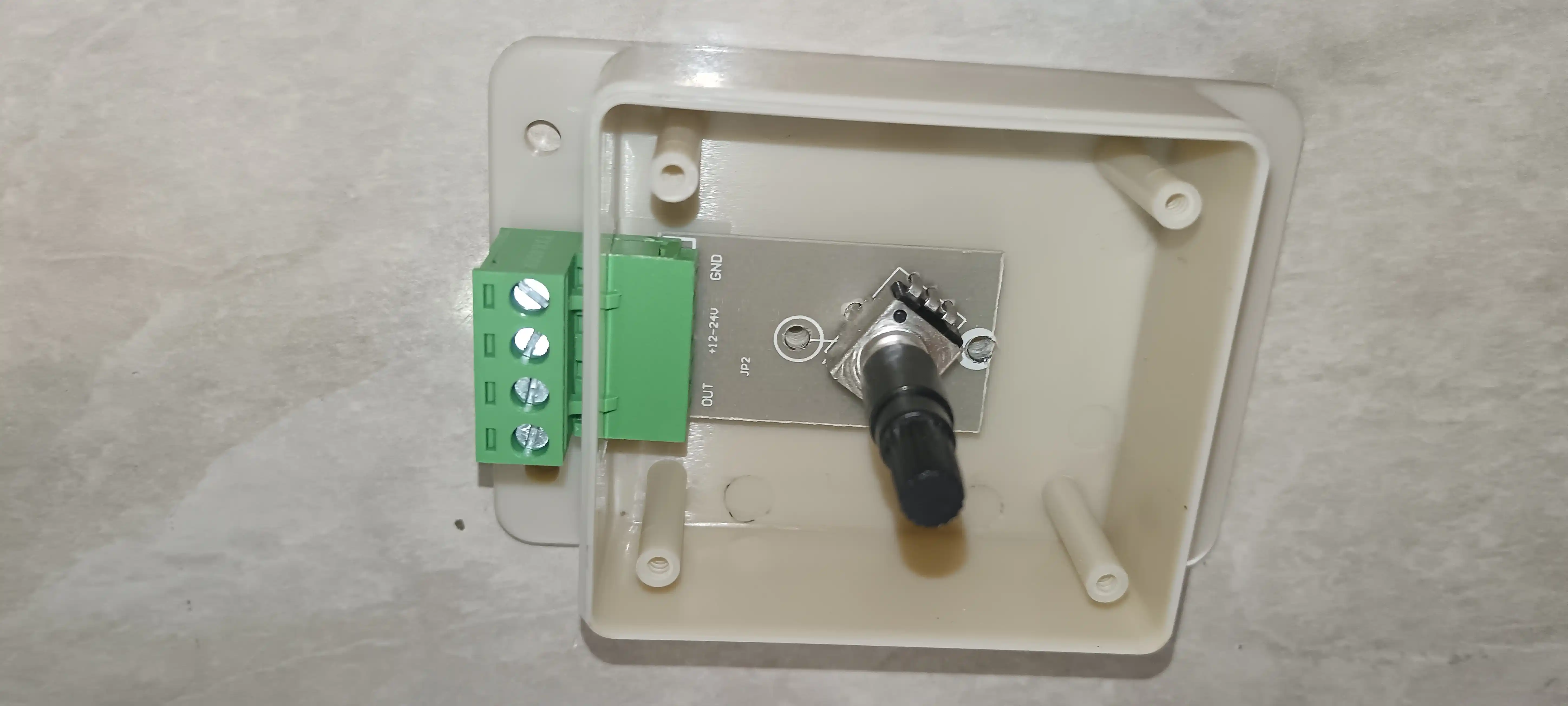 Dimmer CDM08AESB 8A 96W 12V vintli klemmalar bilan, LED DC 12-24V