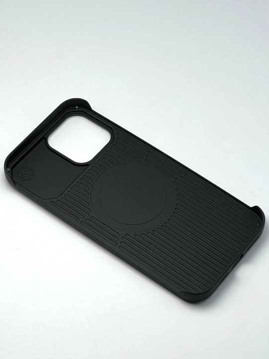 IPhone 12,13,14,15,16 Pro / Max uchun charm metall ko'rinishdagi plastik g'ilof