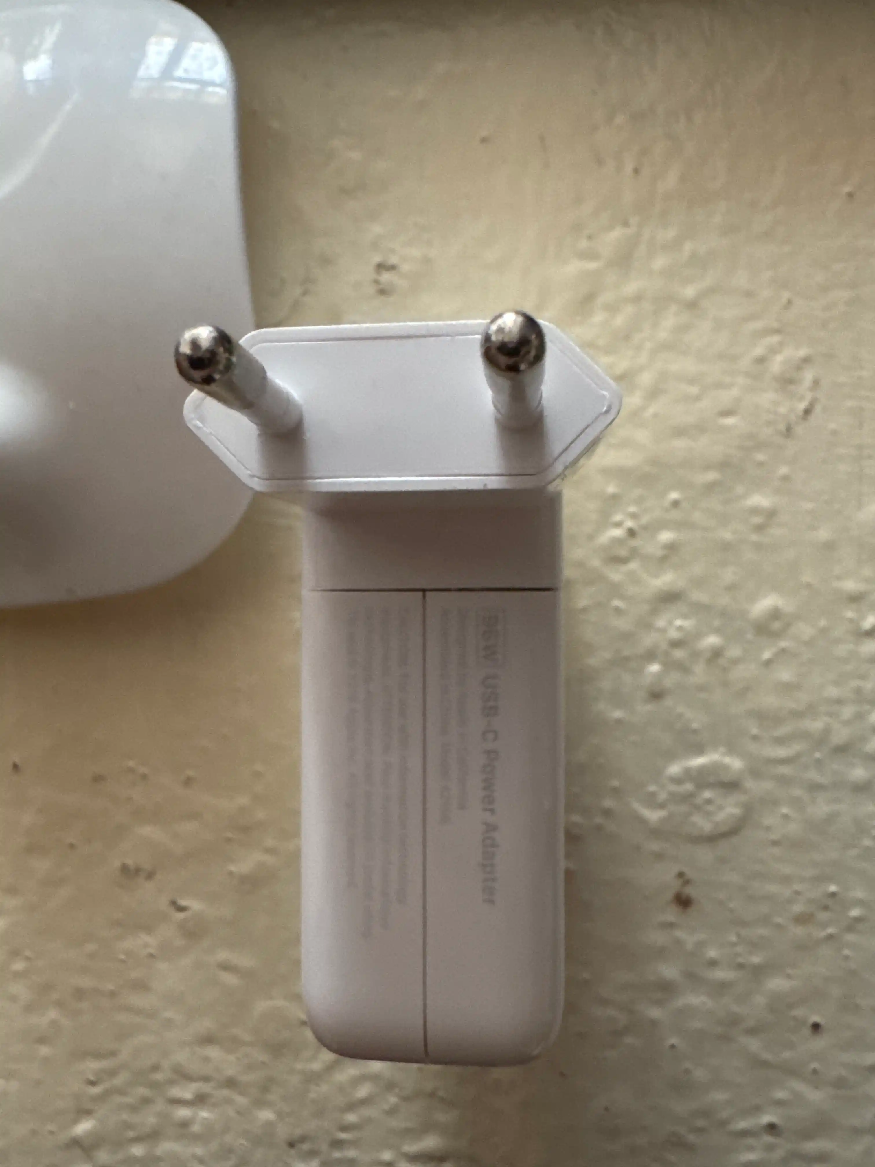 Macbook quvvat manbai va boshqa qurilmalar uchun evro adapter