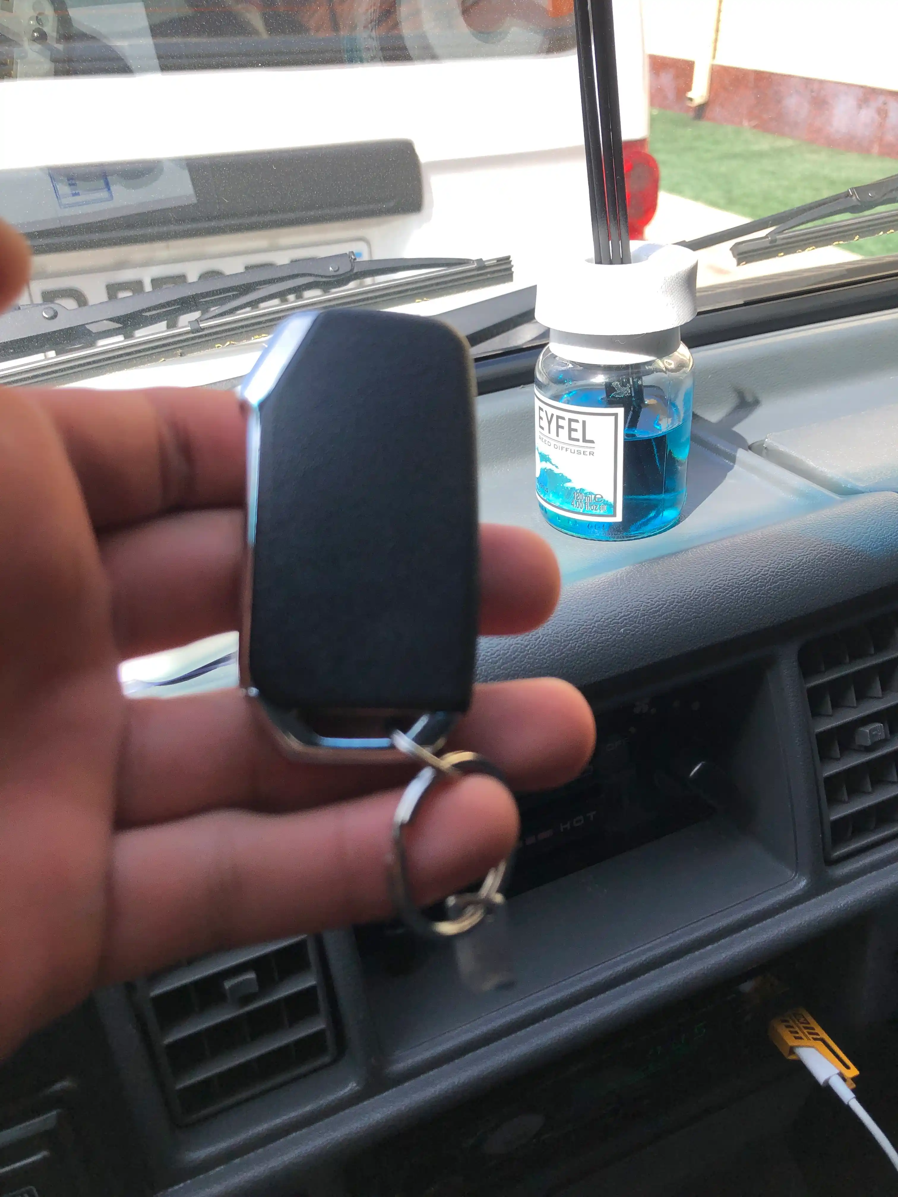 Magicar avtomobil signalizatsiyasi, Kia K5 dizaynida