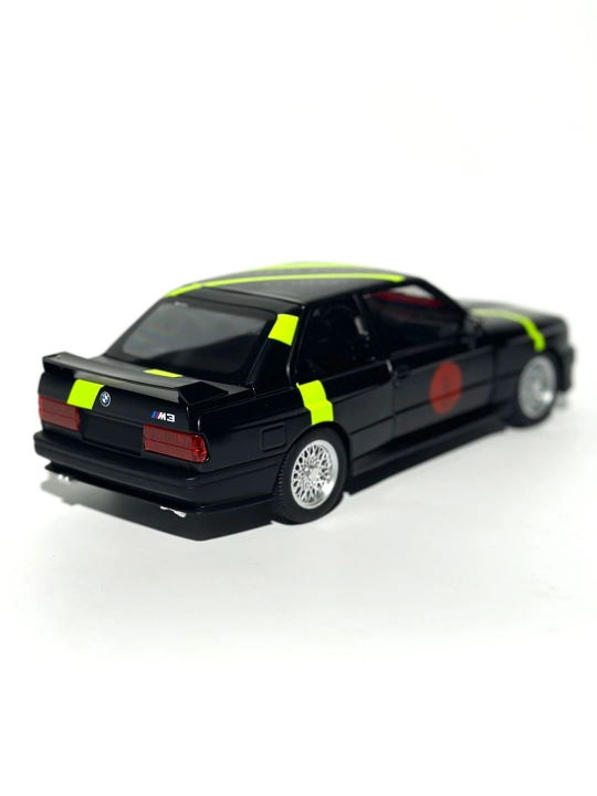 Металлическая игрушечная машинка Mercedes-Benz AMG 6.3, Nissan Skyline, "Jinlifang" 1:24