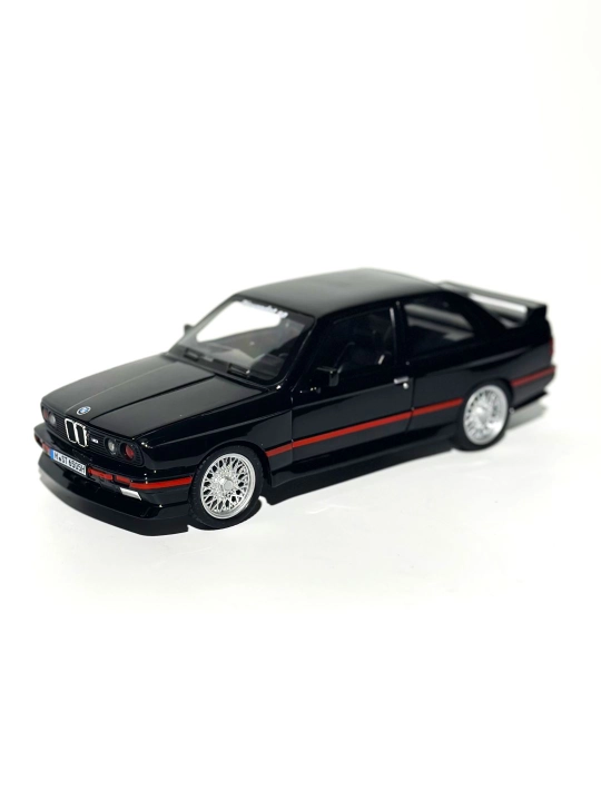 Металлическая игрушечная машинка Mercedes-Benz AMG 6.3, Nissan Skyline, "Jinlifang" 1:24