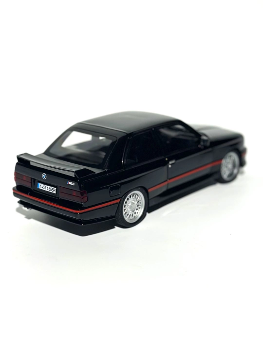 Металлическая игрушечная машинка Mercedes-Benz AMG 6.3, Nissan Skyline, "Jinlifang" 1:24
