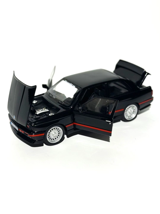Металлическая игрушечная машинка Mercedes-Benz AMG 6.3, Nissan Skyline, "Jinlifang" 1:24