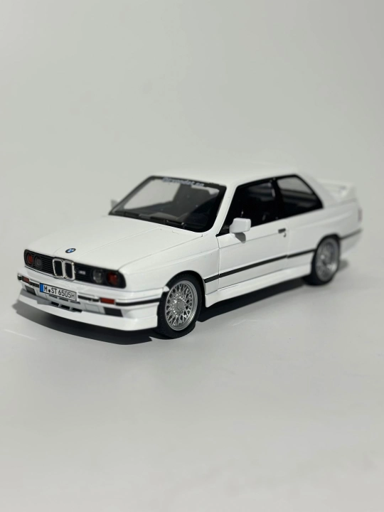 Металлическая игрушечная машинка Mercedes-Benz AMG 6.3, Nissan Skyline, "Jinlifang" 1:24