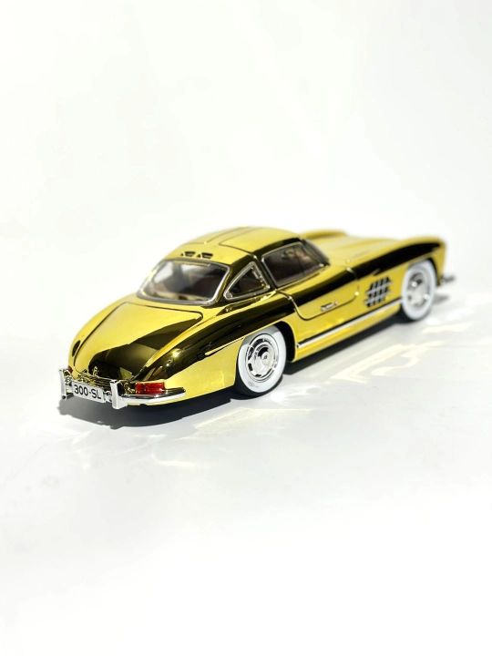 Металлическая игрушечная машинка Mercedes-Benz AMG 6.3, Nissan Skyline, "Jinlifang" 1:24