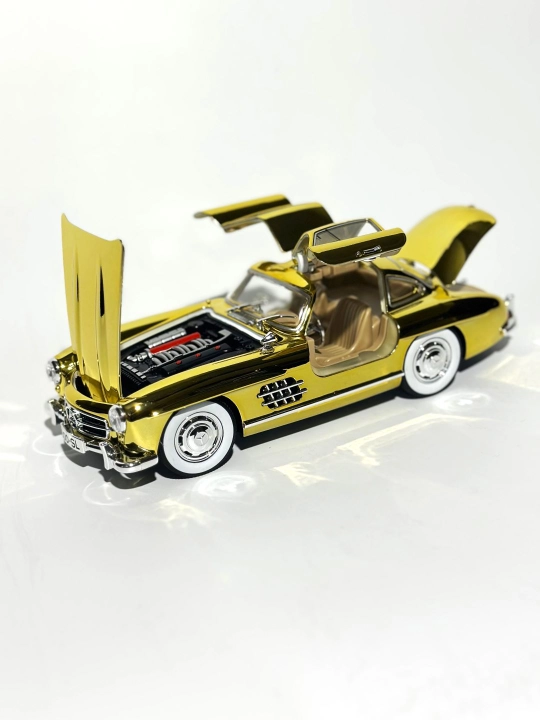 Металлическая игрушечная машинка Mercedes-Benz AMG 6.3, Nissan Skyline, "Jinlifang" 1:24
