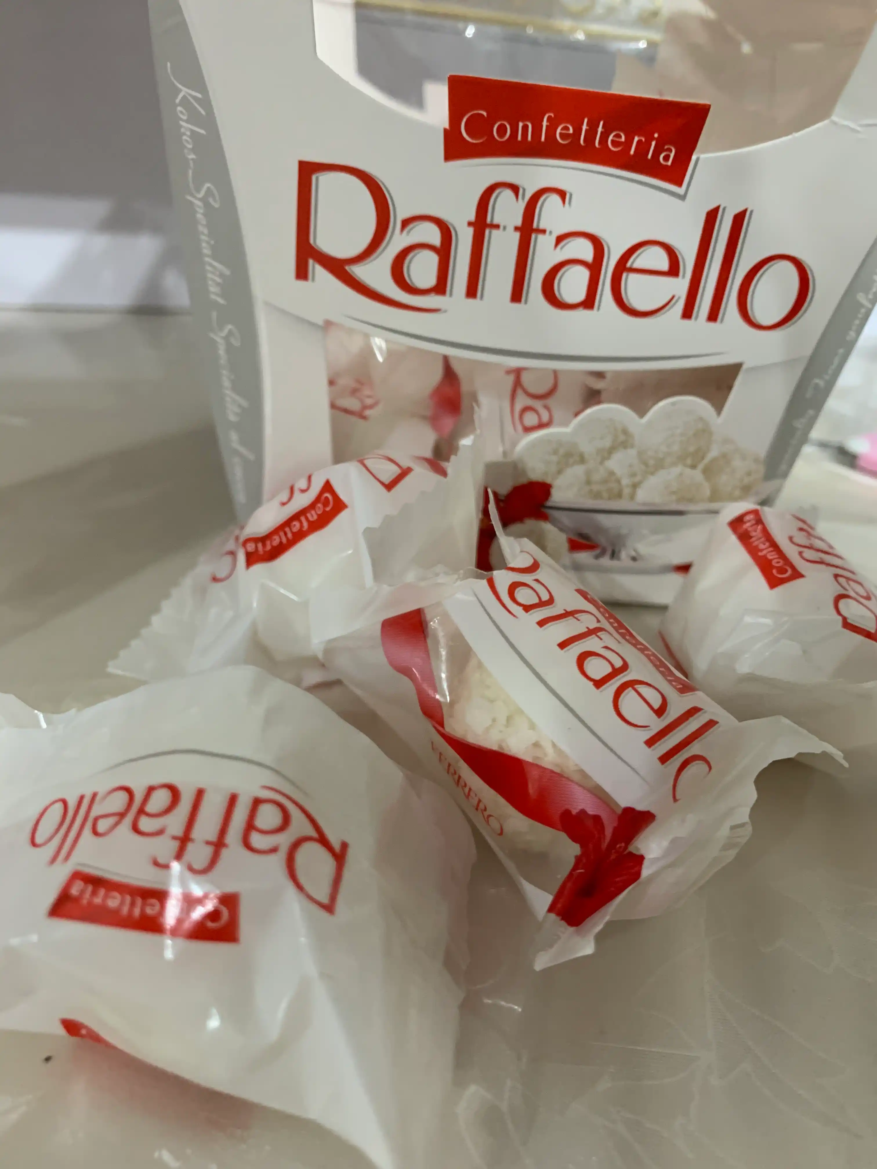 Raffaello: конфеты с миндалем, 150 гр