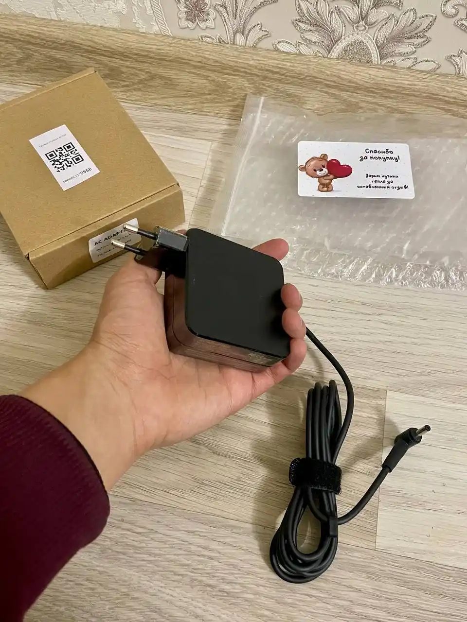 Asus Зарядное устройство для ноутбуков 65W – 4.0x1.35 mm, квадратный дизайн + подарок