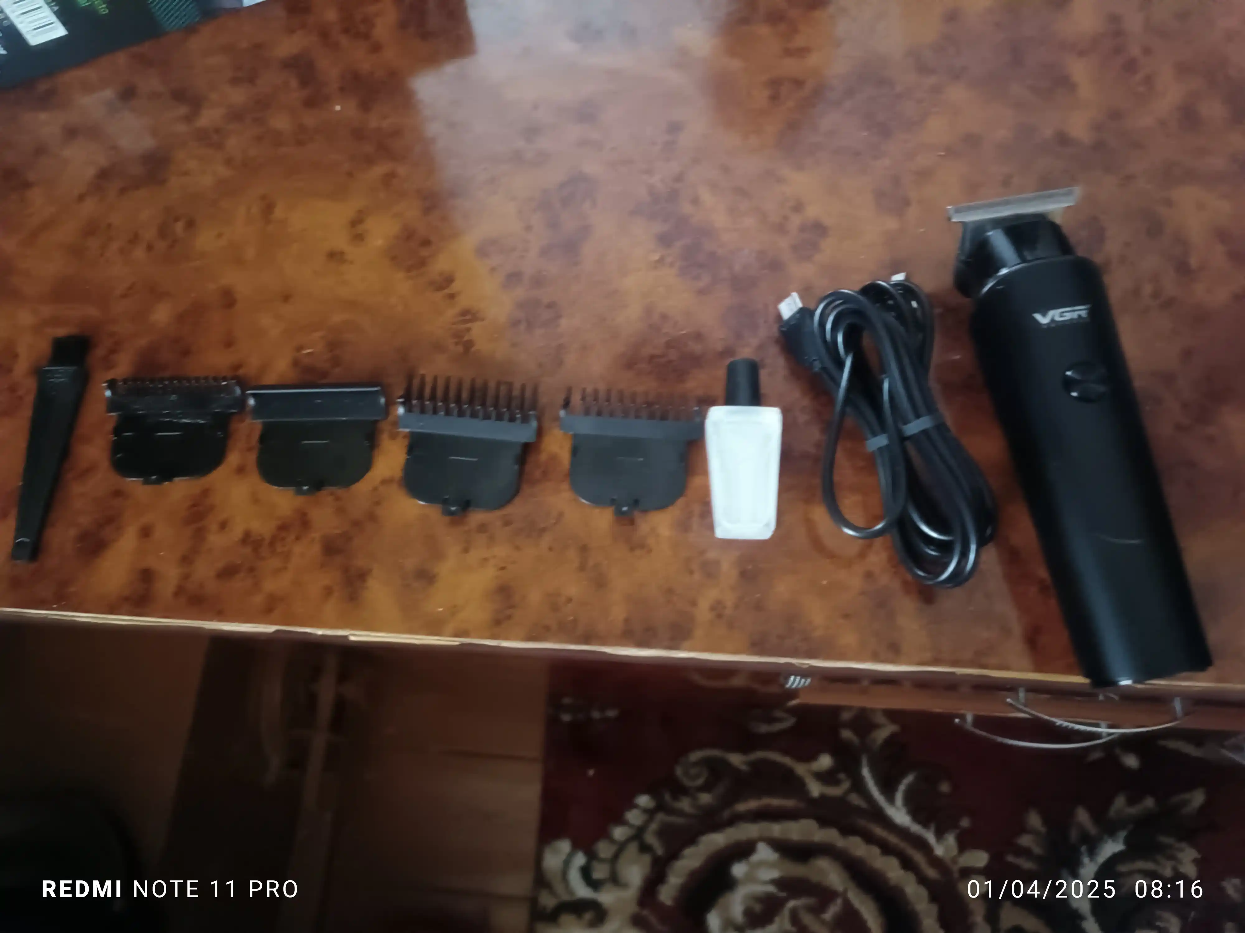 Professional simsiz soch va soqol olish kesish mashinkasi trimmer VGR V-937, LCD displeyli