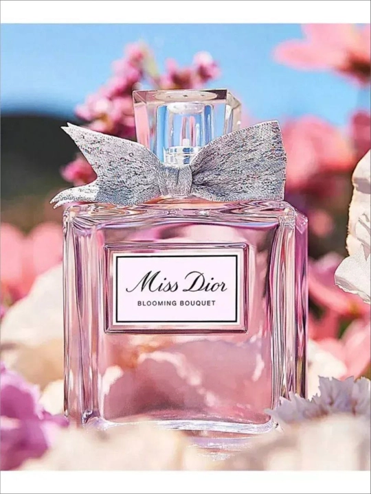 Paryumlangan suv Miss Dior Blooming Bouquet ayollar uchun