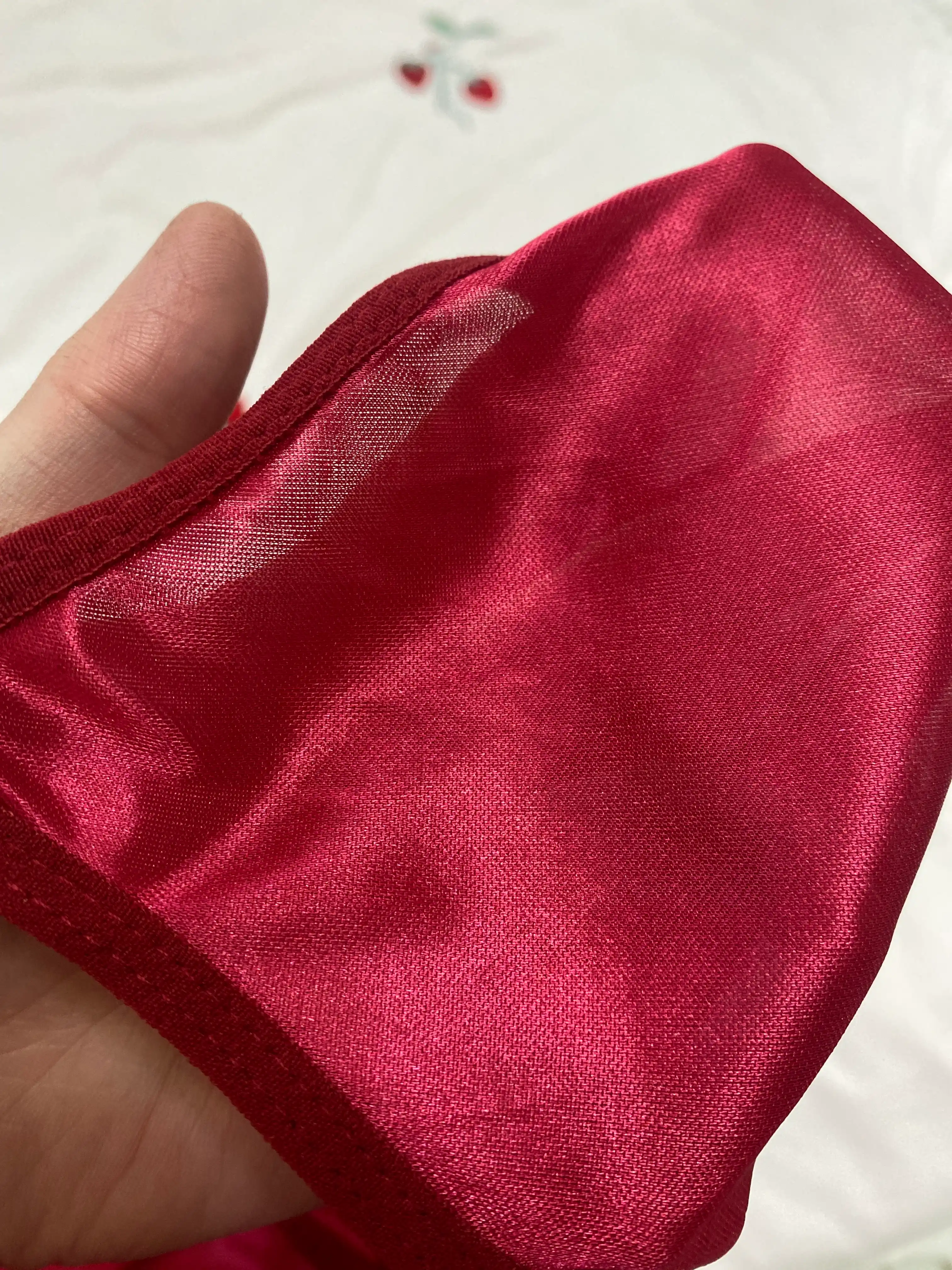 Pijama ayollar uchun, penyuar, stringi bilan to'plam