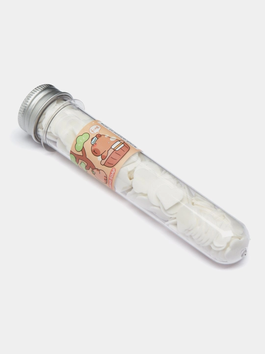 Qo‘l uchun sovun, bolalar, qog‘oz, gulbarglar, shisha idishda quruq sovun