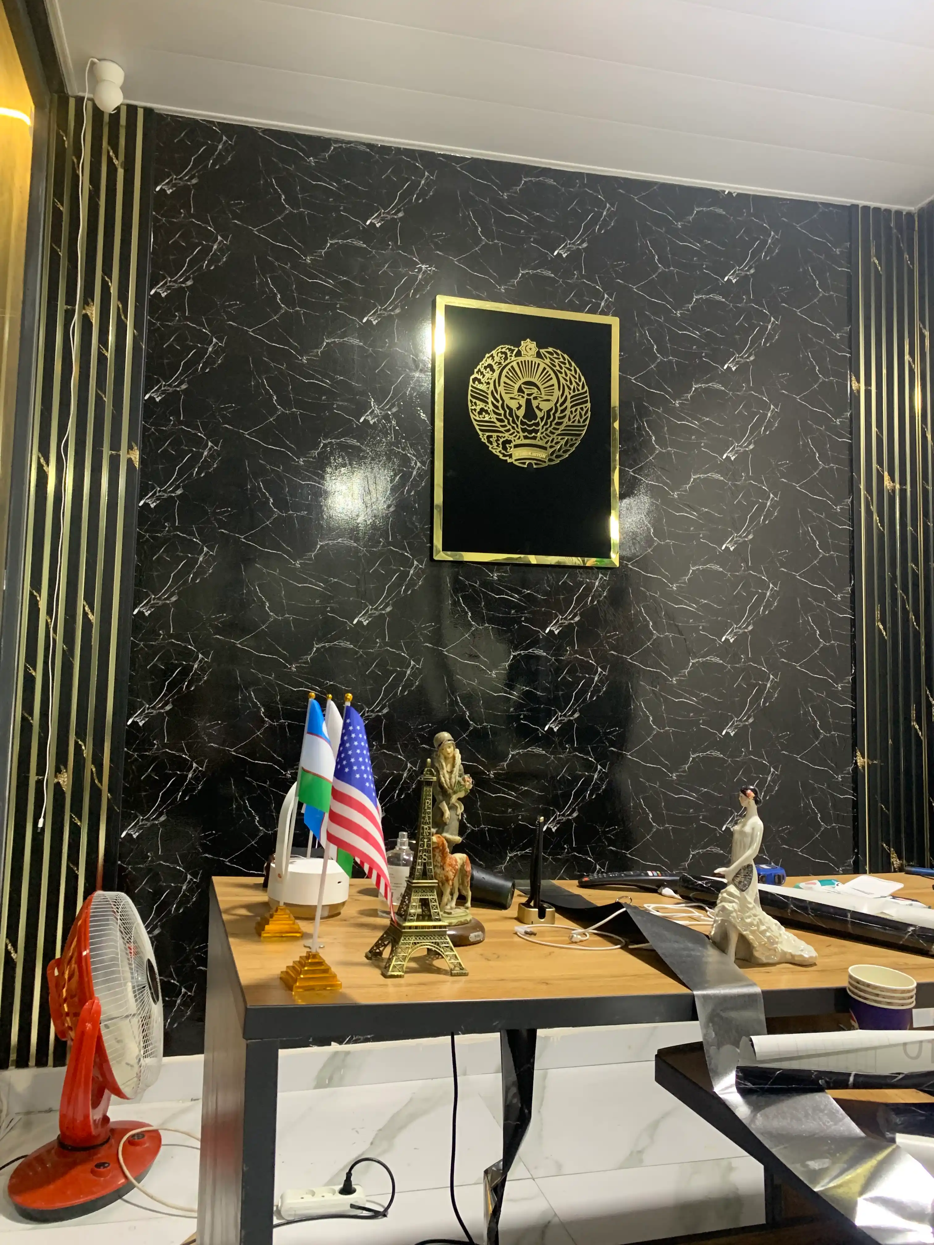 Mebel va deraza tokchalari uchun o‘zi yopishadigan alyuminiy plyonka
