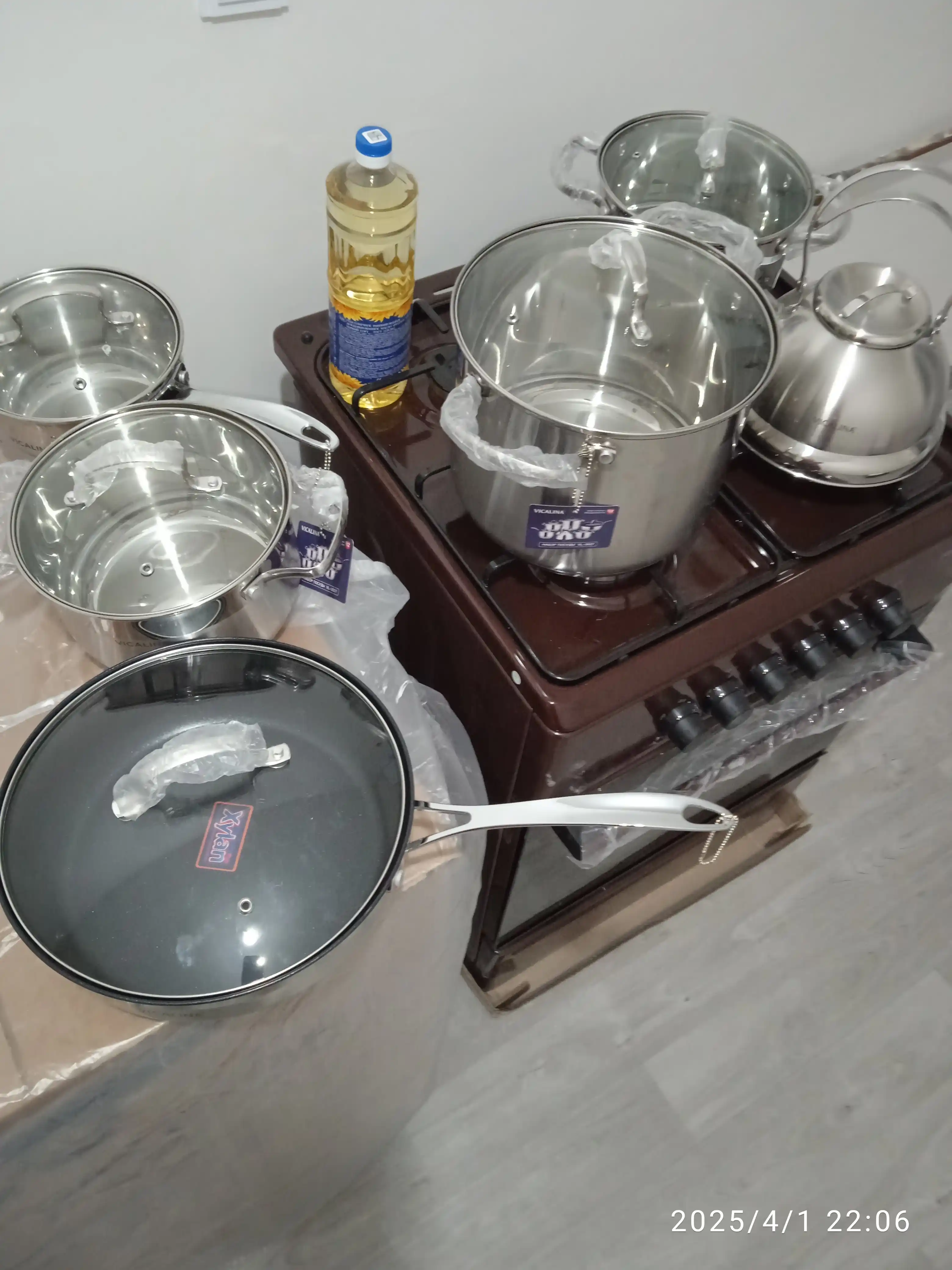 Gaz plitasi Ferre 57l, 4 gaz gorelka, temir panjara, katta hajmli duxovka
