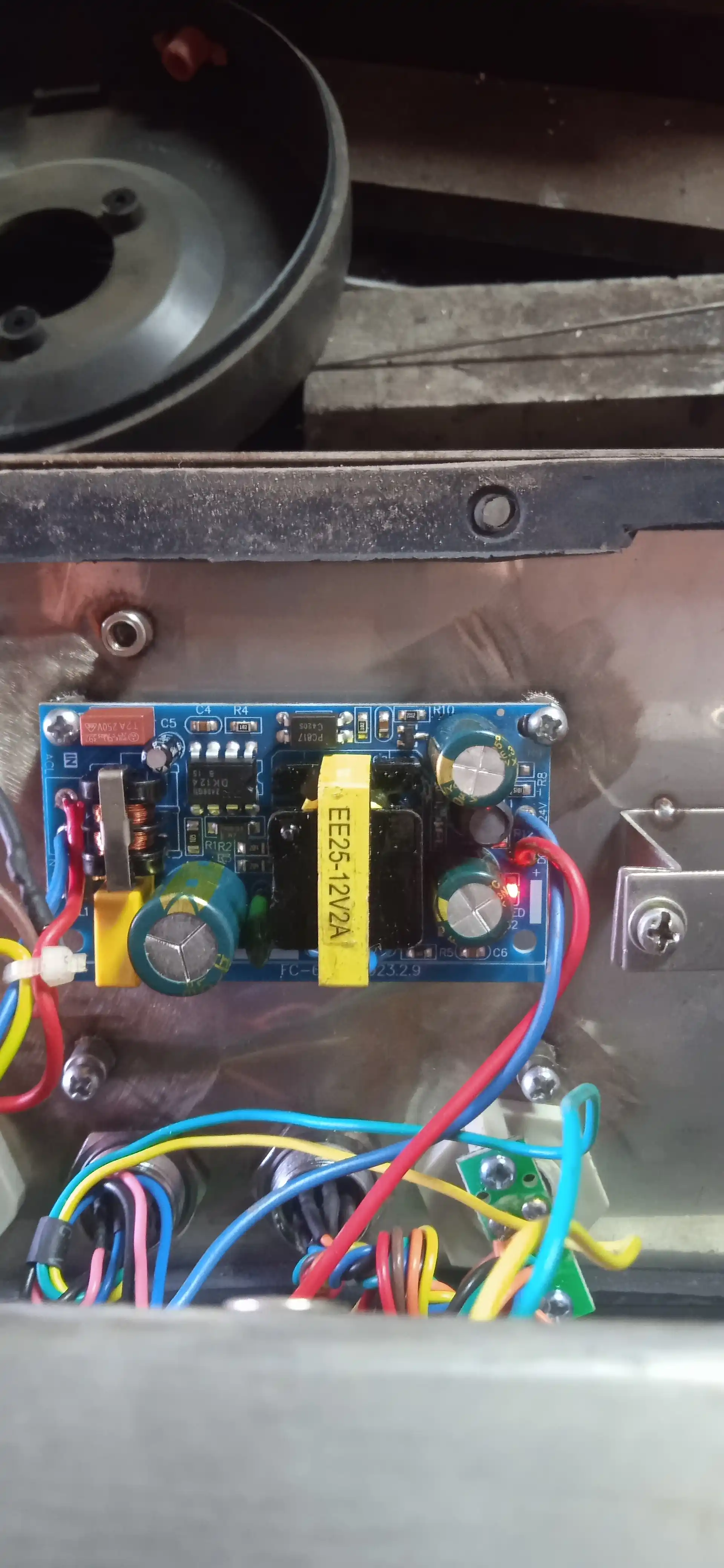 Impuls taminot bloki AC-DC 12V/2A 24 W