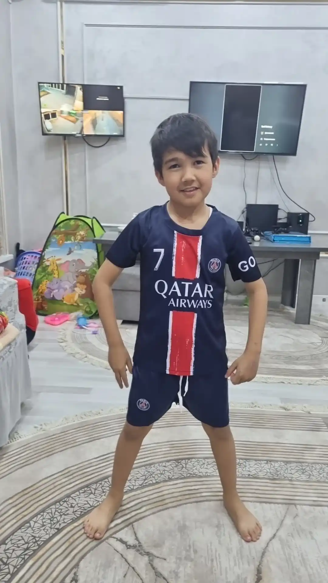 Футбольная форма футболистов Ronaldo, Messi, Mbappe, Salah, Haaland