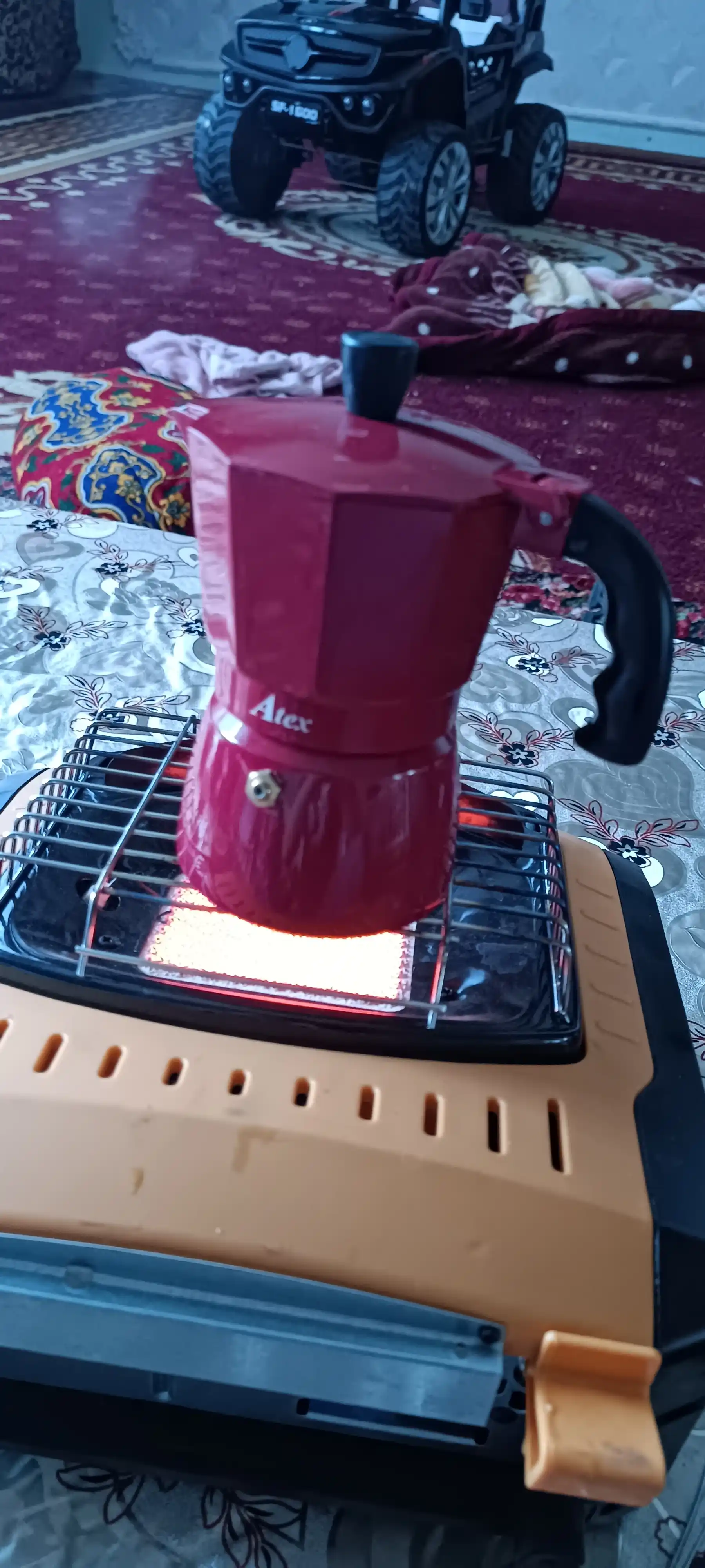 Geyser qahva qaynatgich, quyma alyuminiydan tayyorlangan