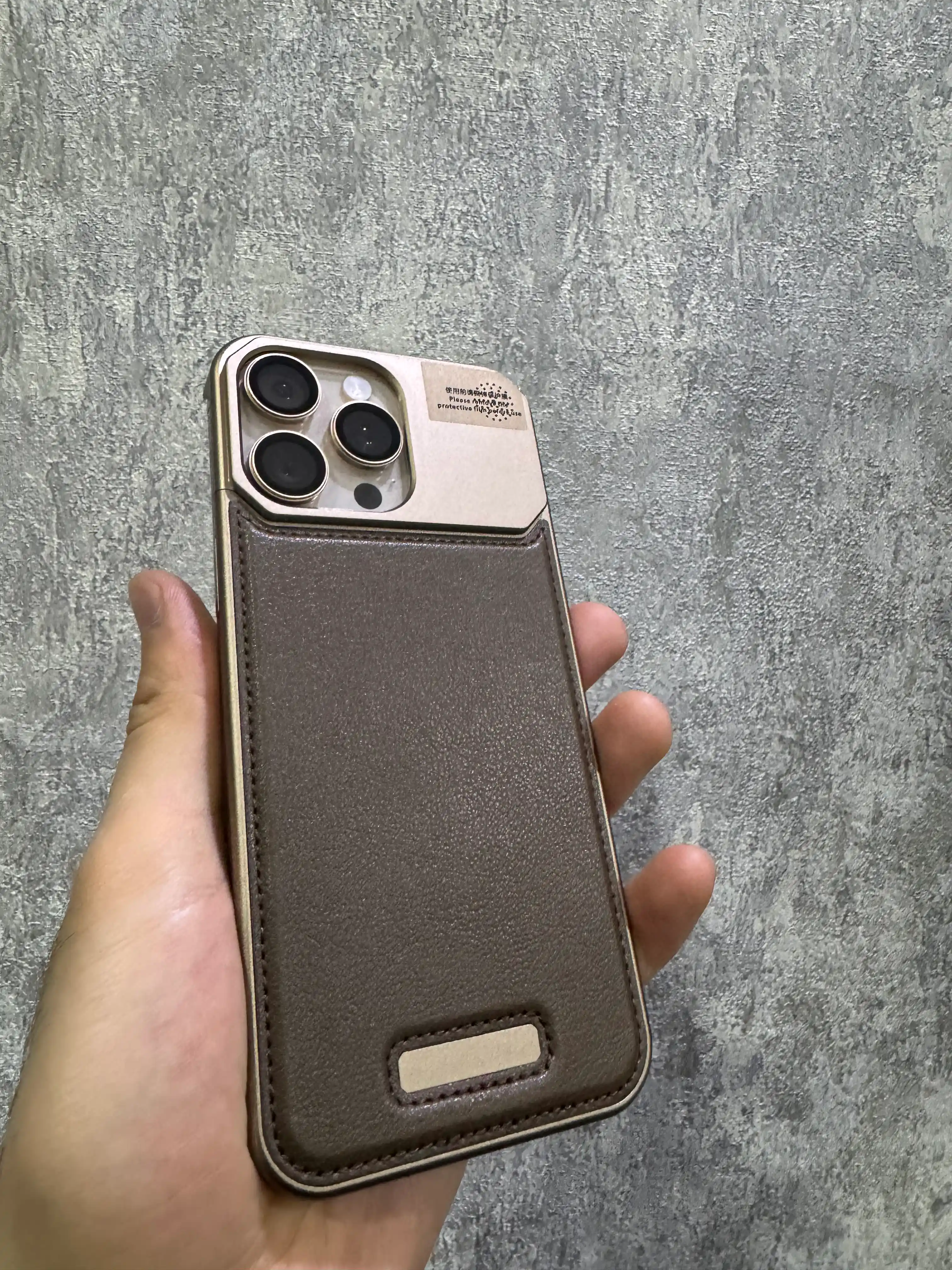 IPhone 14, 15, 16 Pro / Max, MagSafe uchun xushbo'y hidli charm metall g'ilof