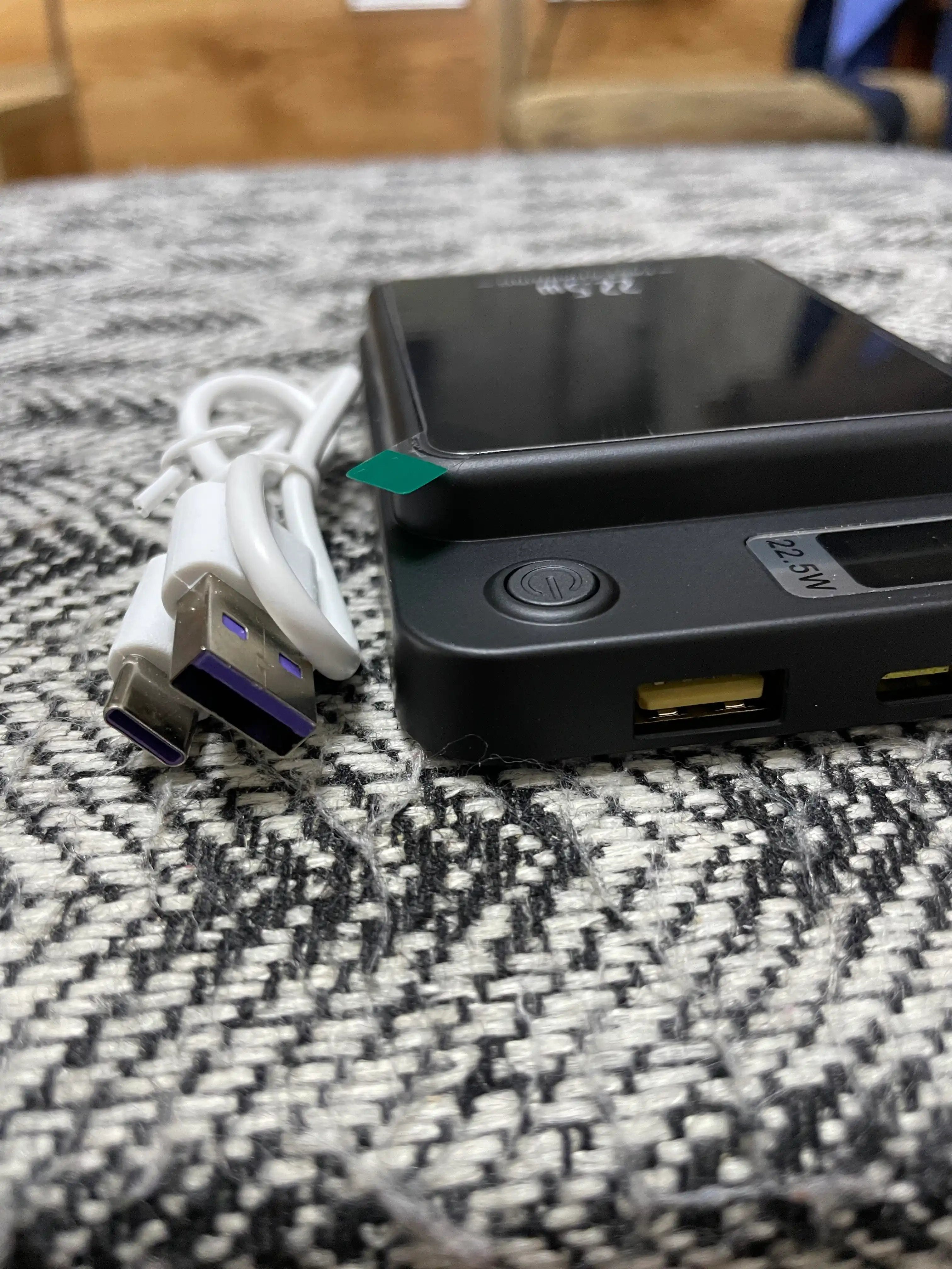Tashqi akkamulyator, simsiz Power Bank, 10 000 mA/soat , 22.5W quvvatlash, MagSafe