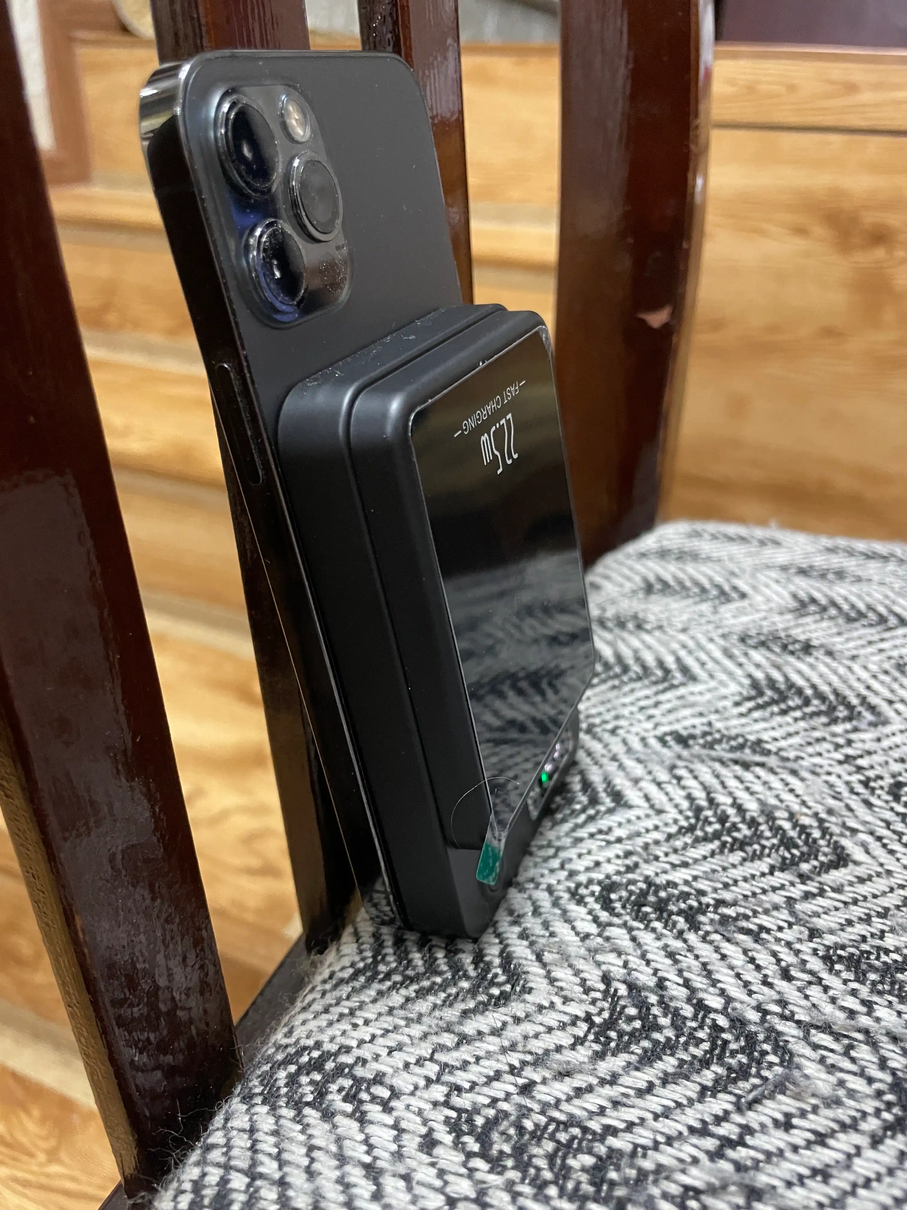 Tashqi akkamulyator, simsiz Power Bank, 10 000 mA/soat , 22.5W quvvatlash, MagSafe