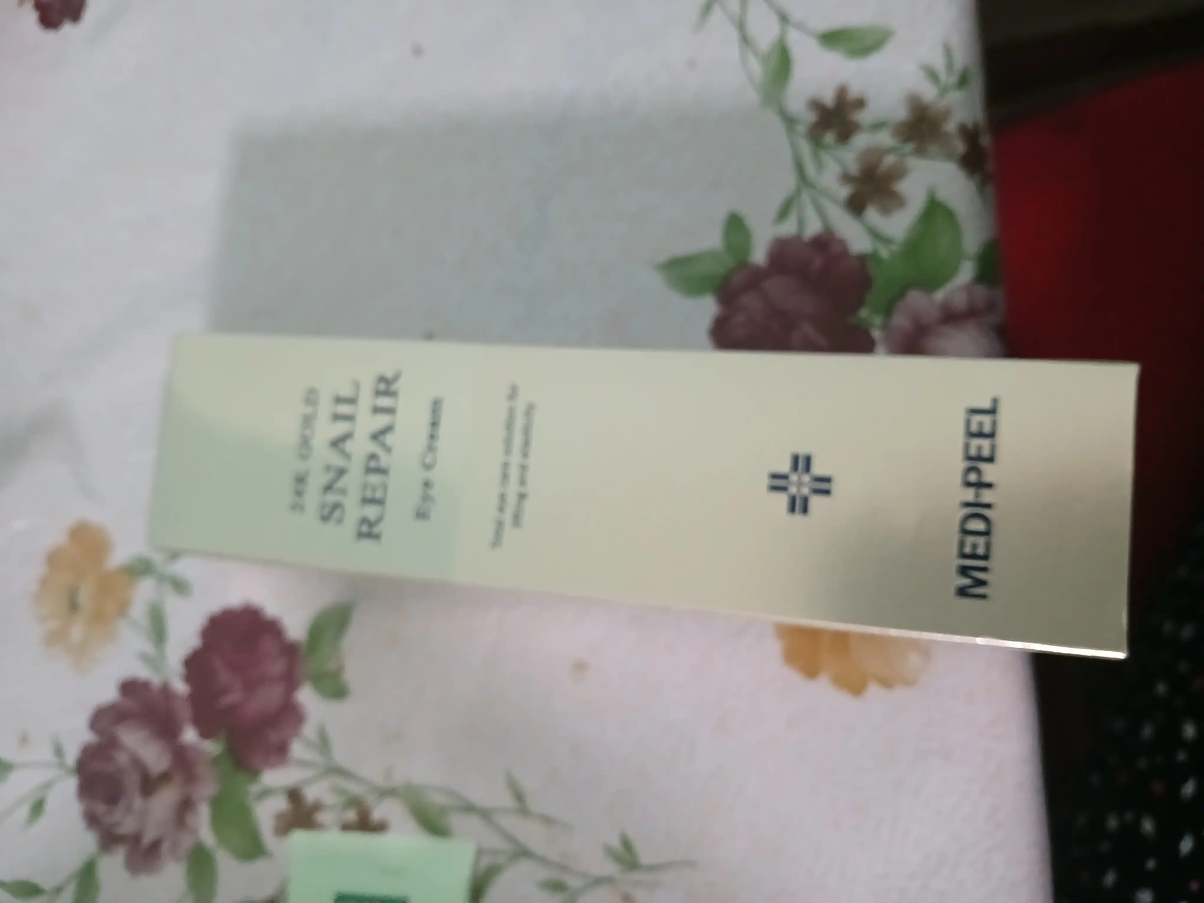 Крем для век с золотом и муцином улитки Medi-Peel 24K Gold Snail Repair Eye Cream